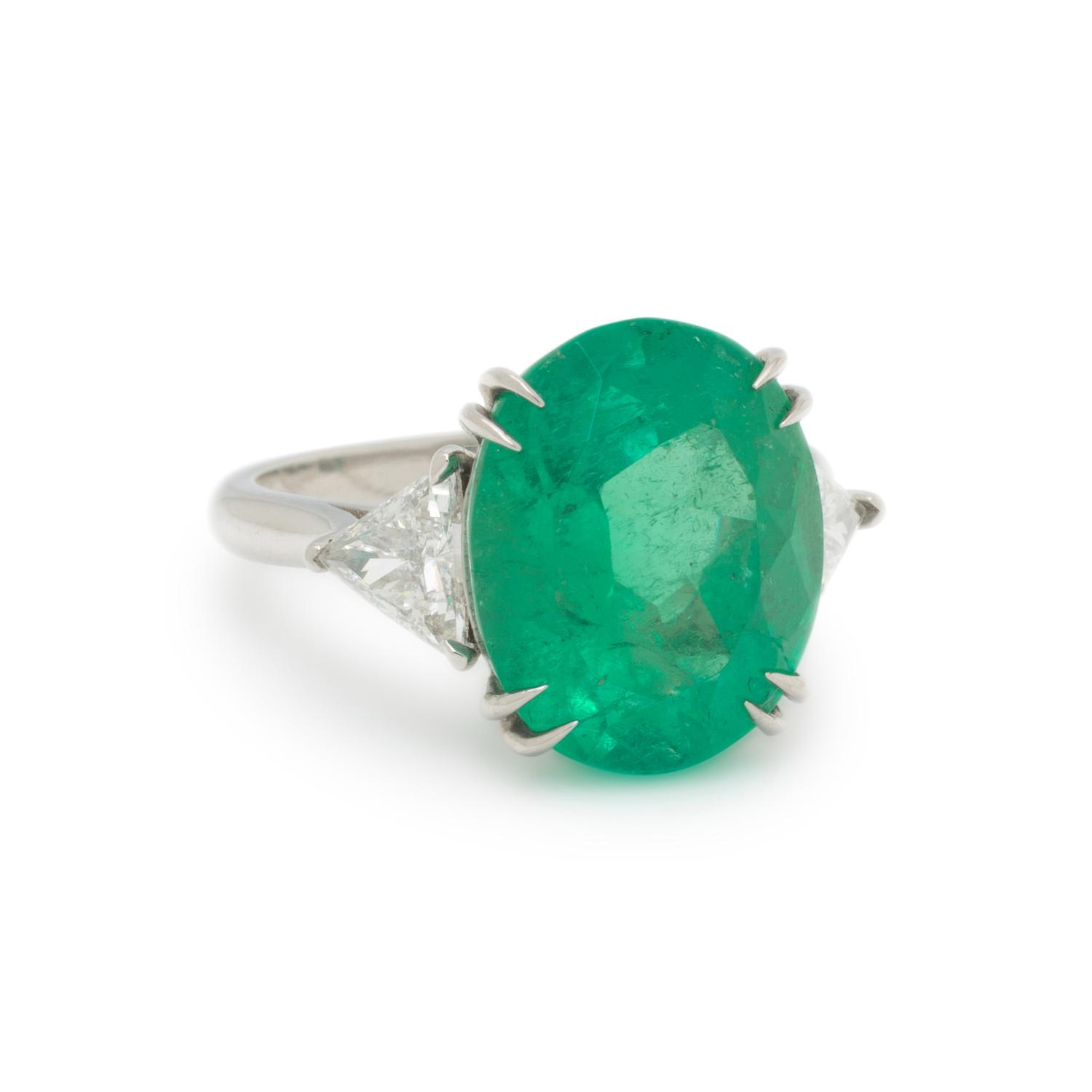 COLOMBIAN EMERALD, DIAMOND, AND PLATINUM RING