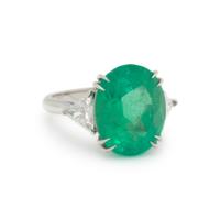COLOMBIAN EMERALD, DIAMOND, AND PLATINUM RING