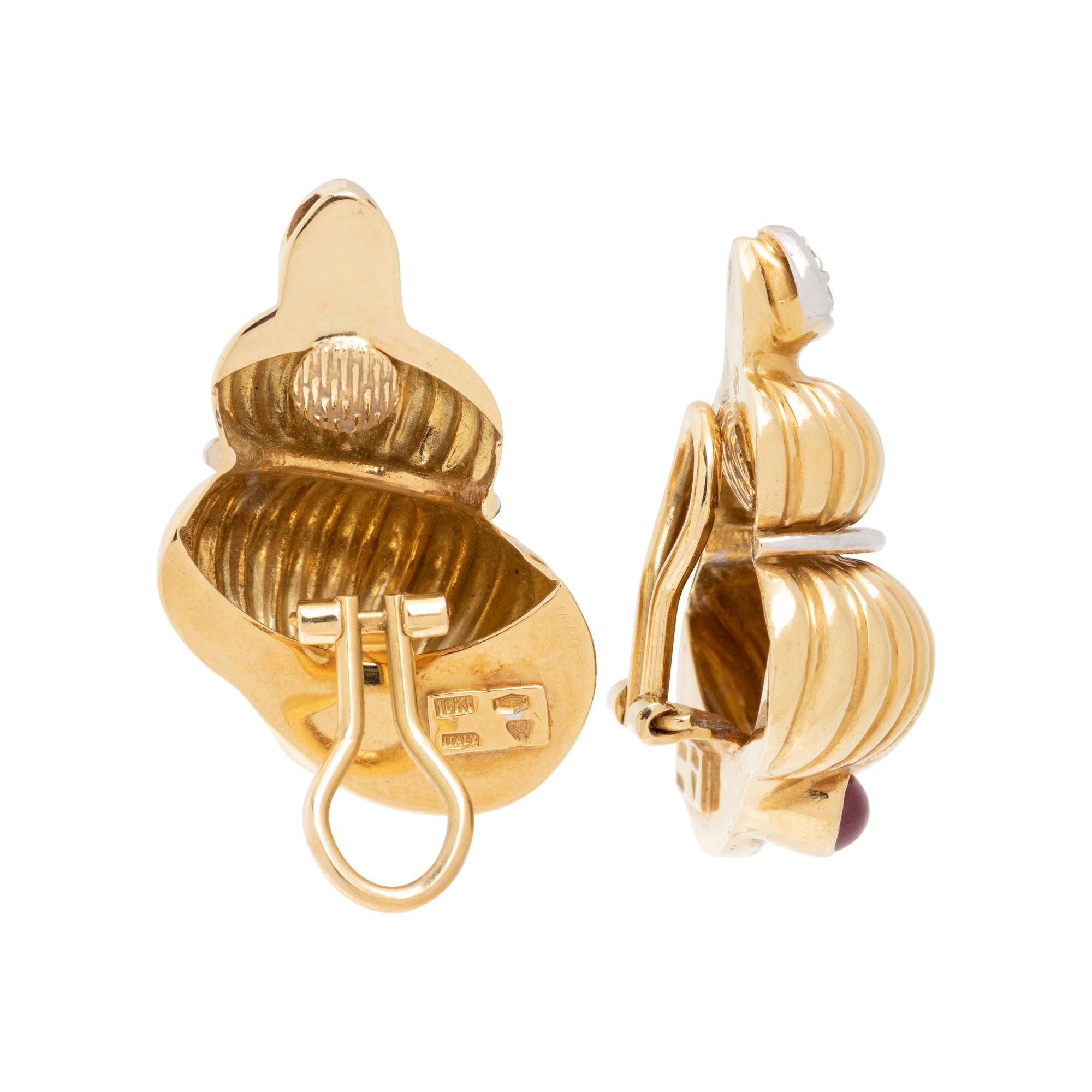 BICOLOR GOLD, DIAMOND AND RUBY SHELL EARCLIPS