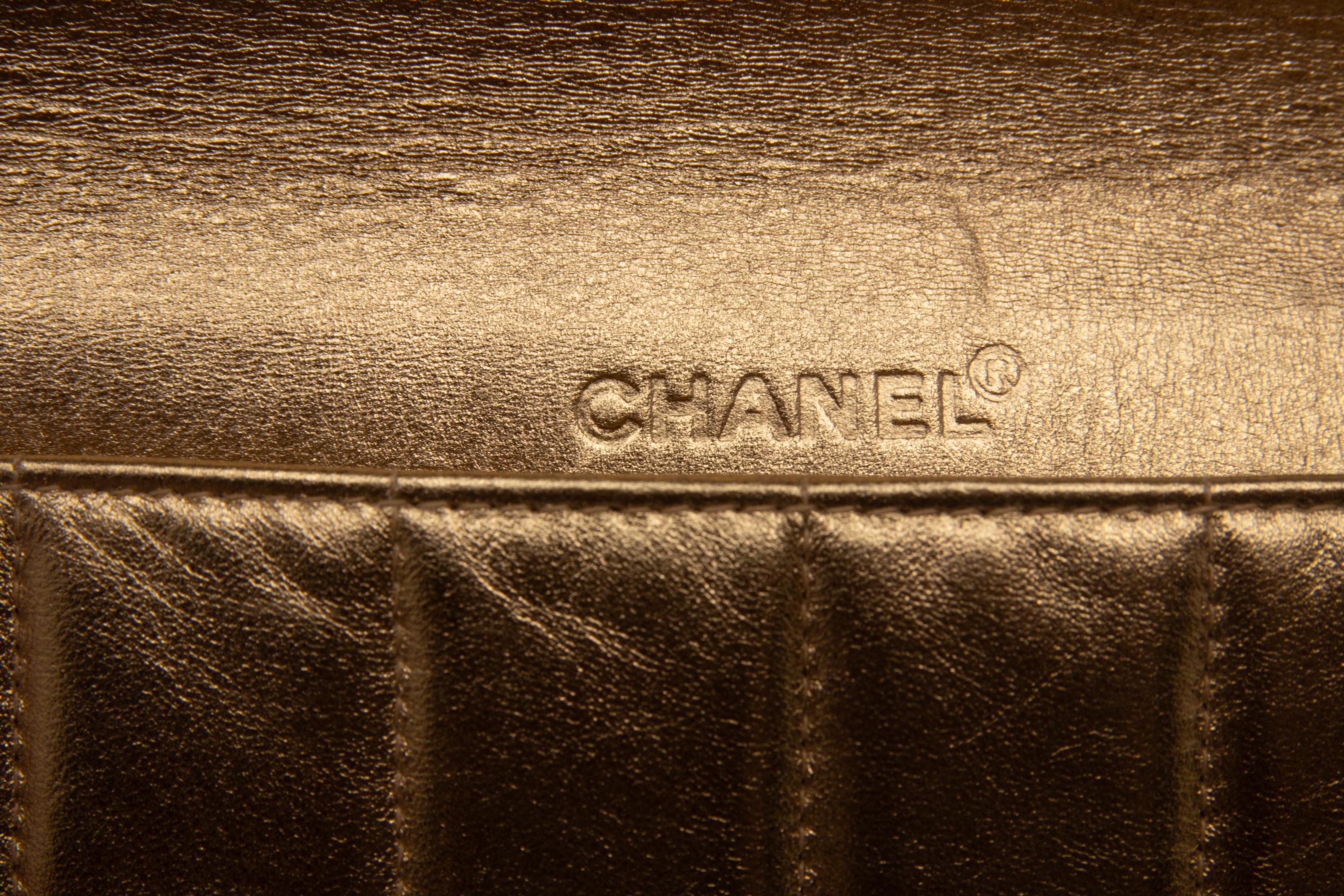 Chanel Chocolate Bar Shoulder Bag in Gold Lambskin
