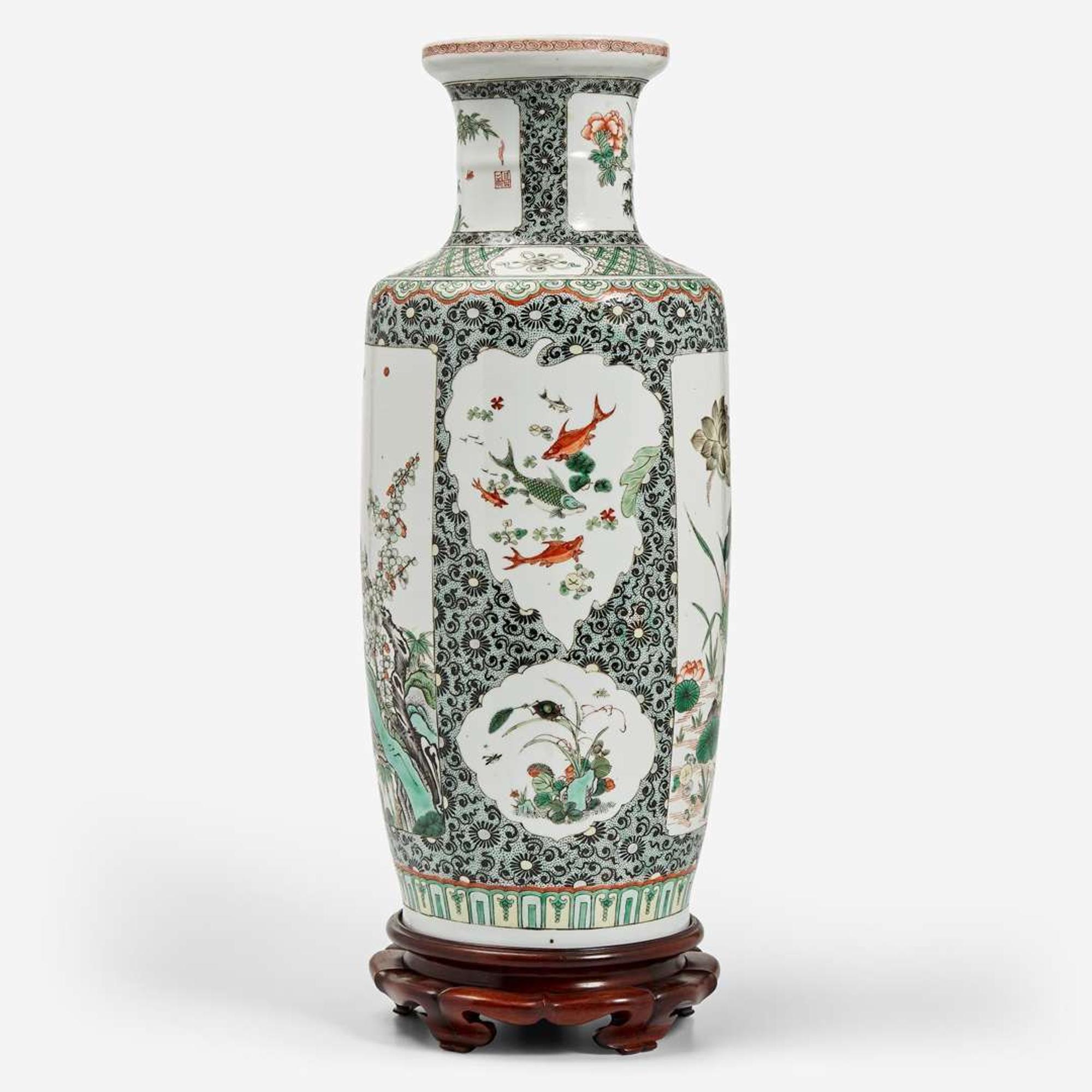 A Chinese famille-verte-decorated porcelain rouleau vase 五彩花鳥棒槌瓶