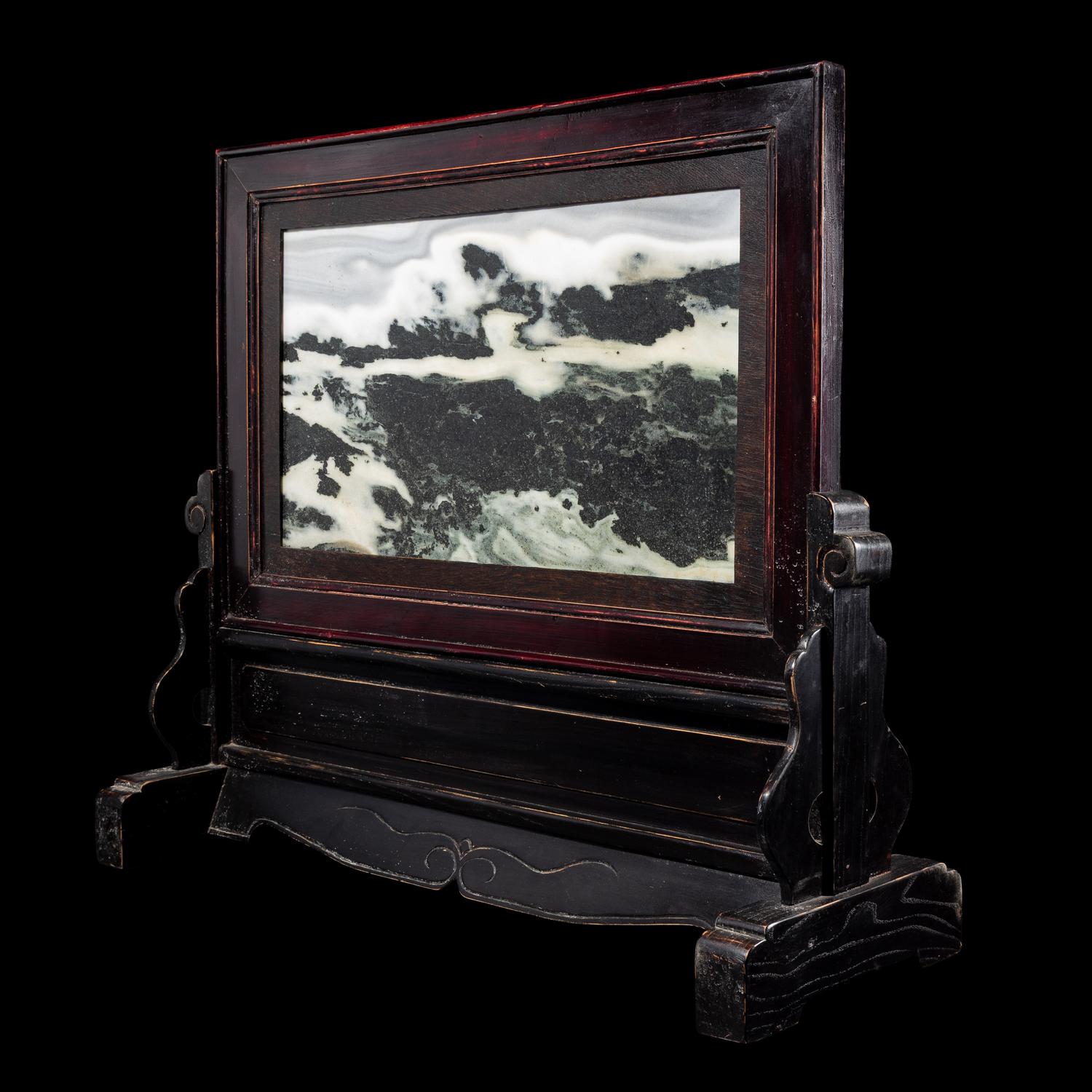 A Chinese 'Dreamstone' Marble Inset Wood Table Screen, 20th Century 二十世紀 硬木嵌理石插屏