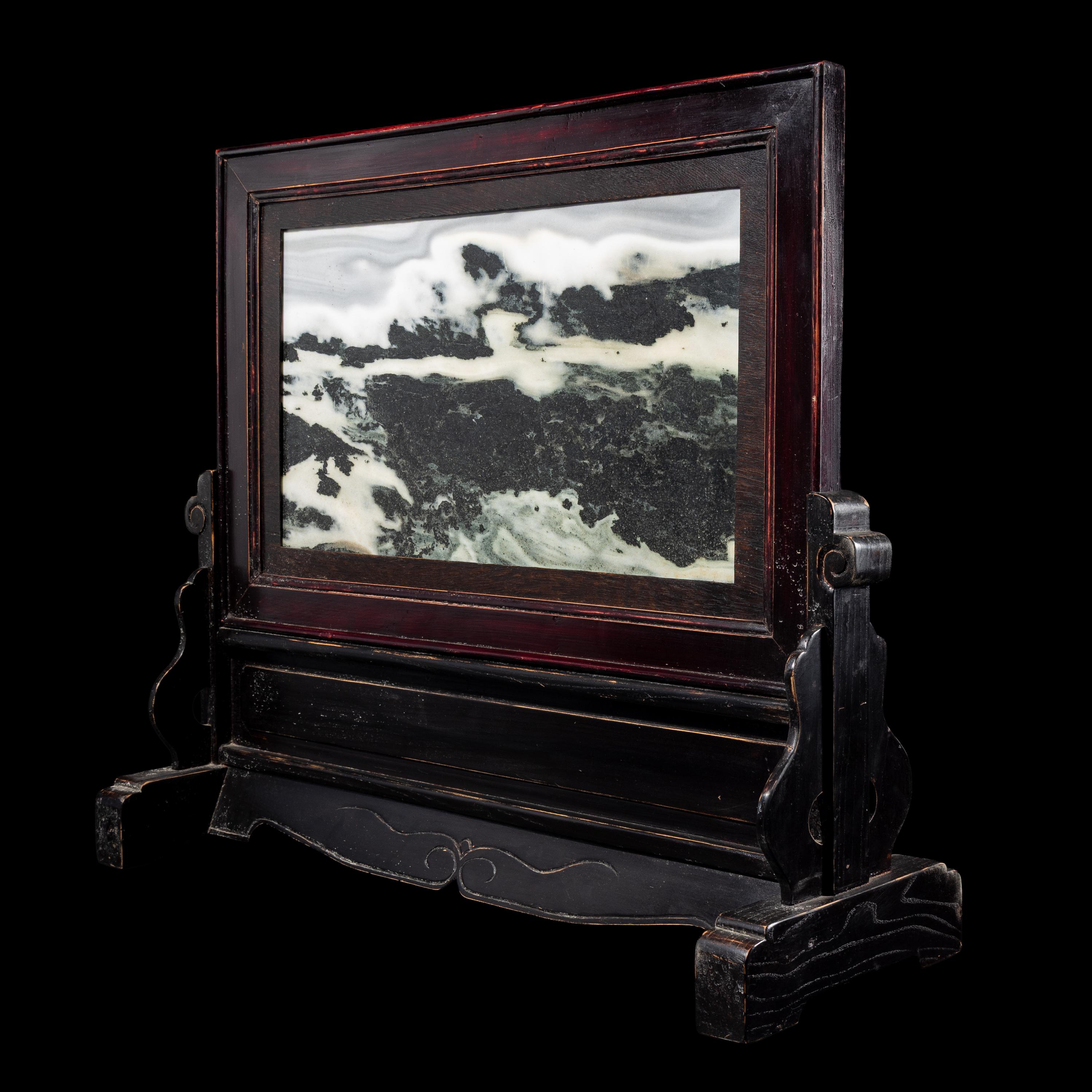 A Chinese 'Dreamstone' Marble Inset Wood Table Screen, 20th Century 二十世紀 硬木嵌理石插屏