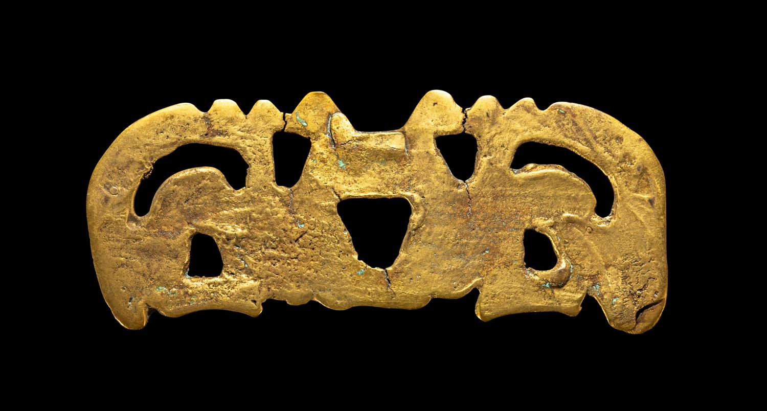 A Costa Rican Gold Two-Headed Bar Pendant