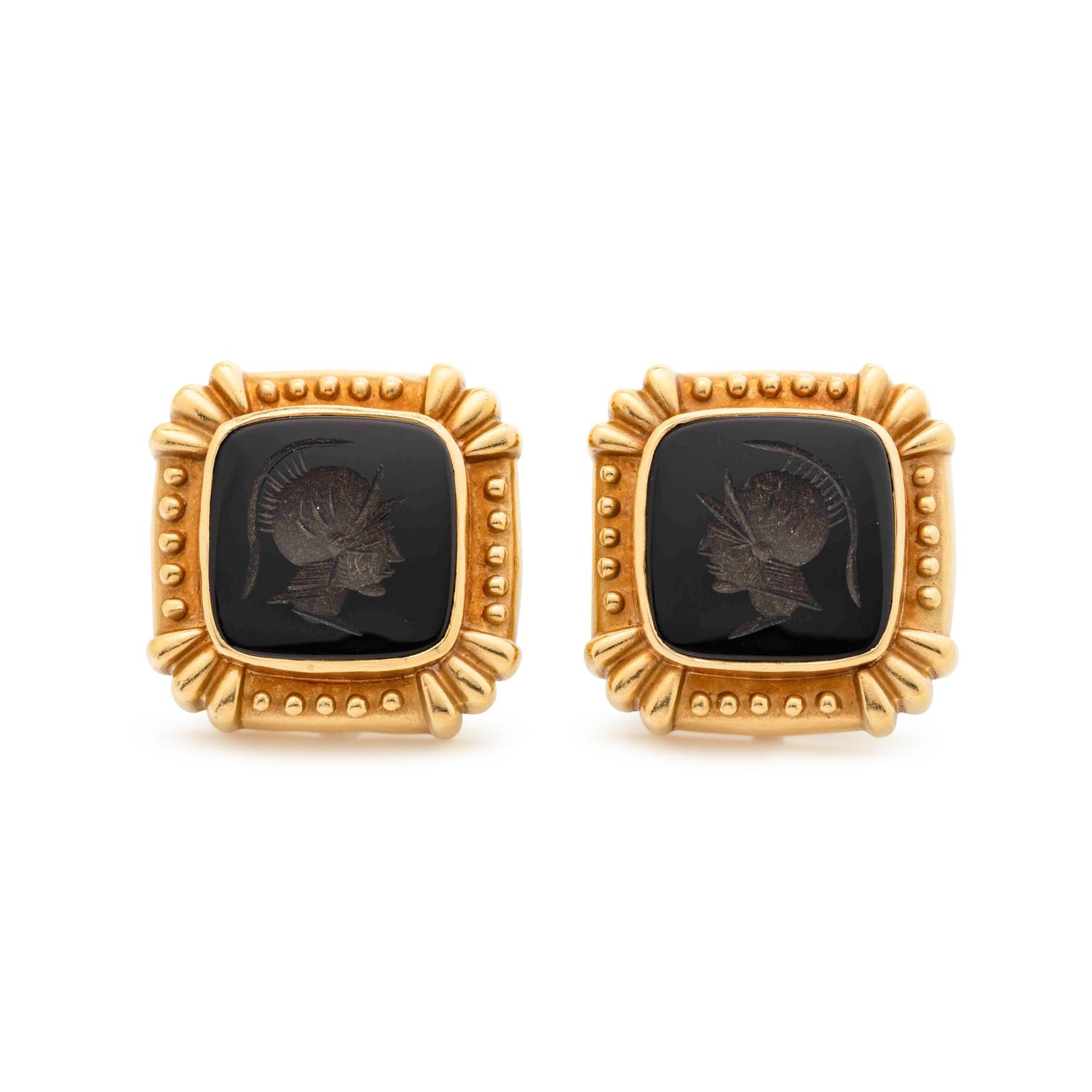 YELLOW GOLD AND ONYX EARCLIPS