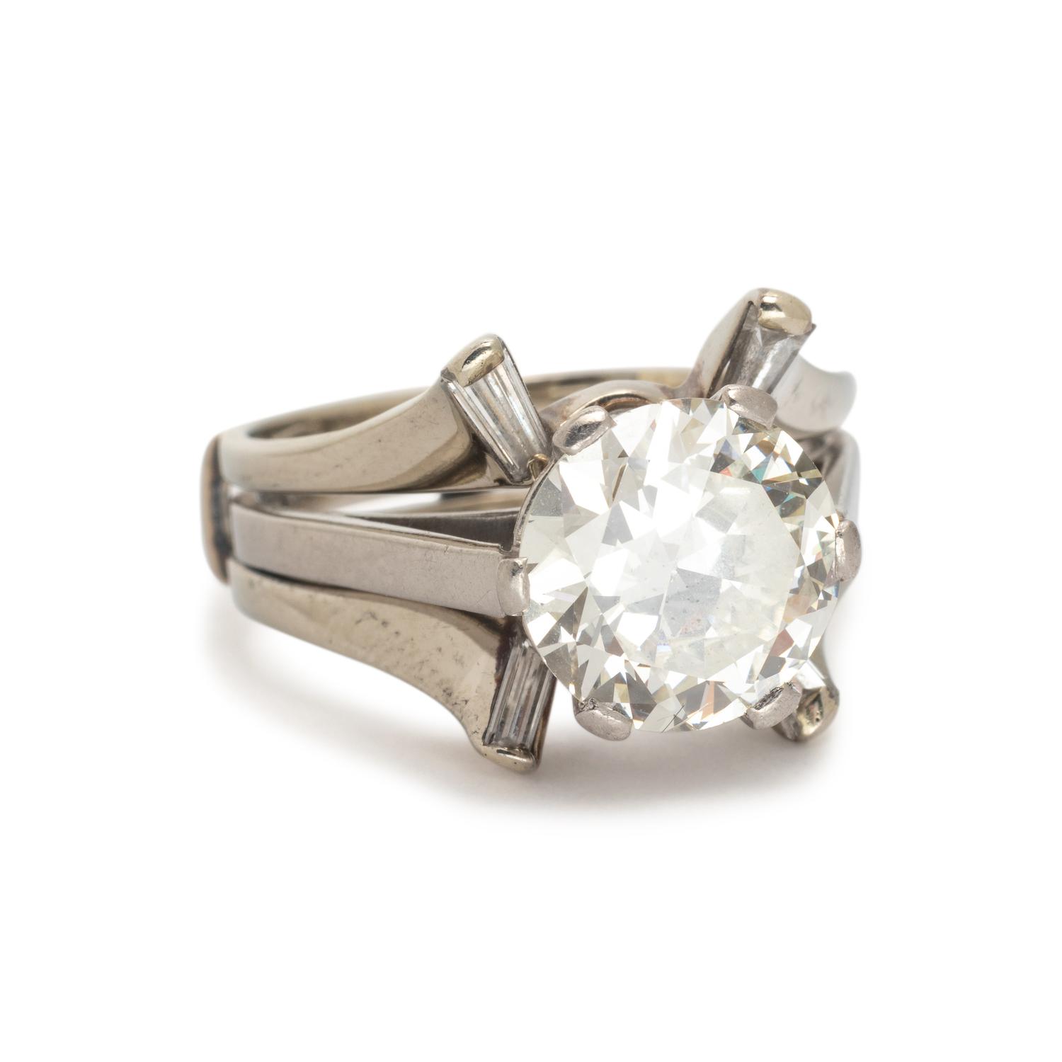 DIAMOND RING