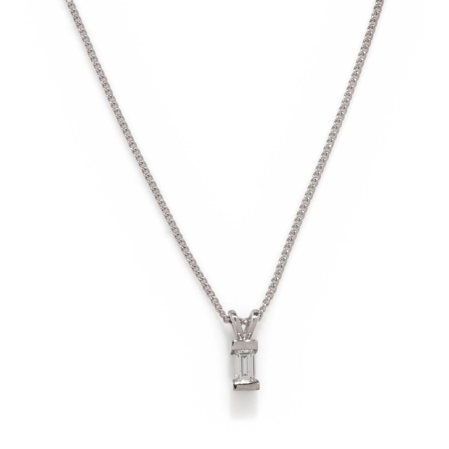 DIAMOND PENDANT/NECKLACE