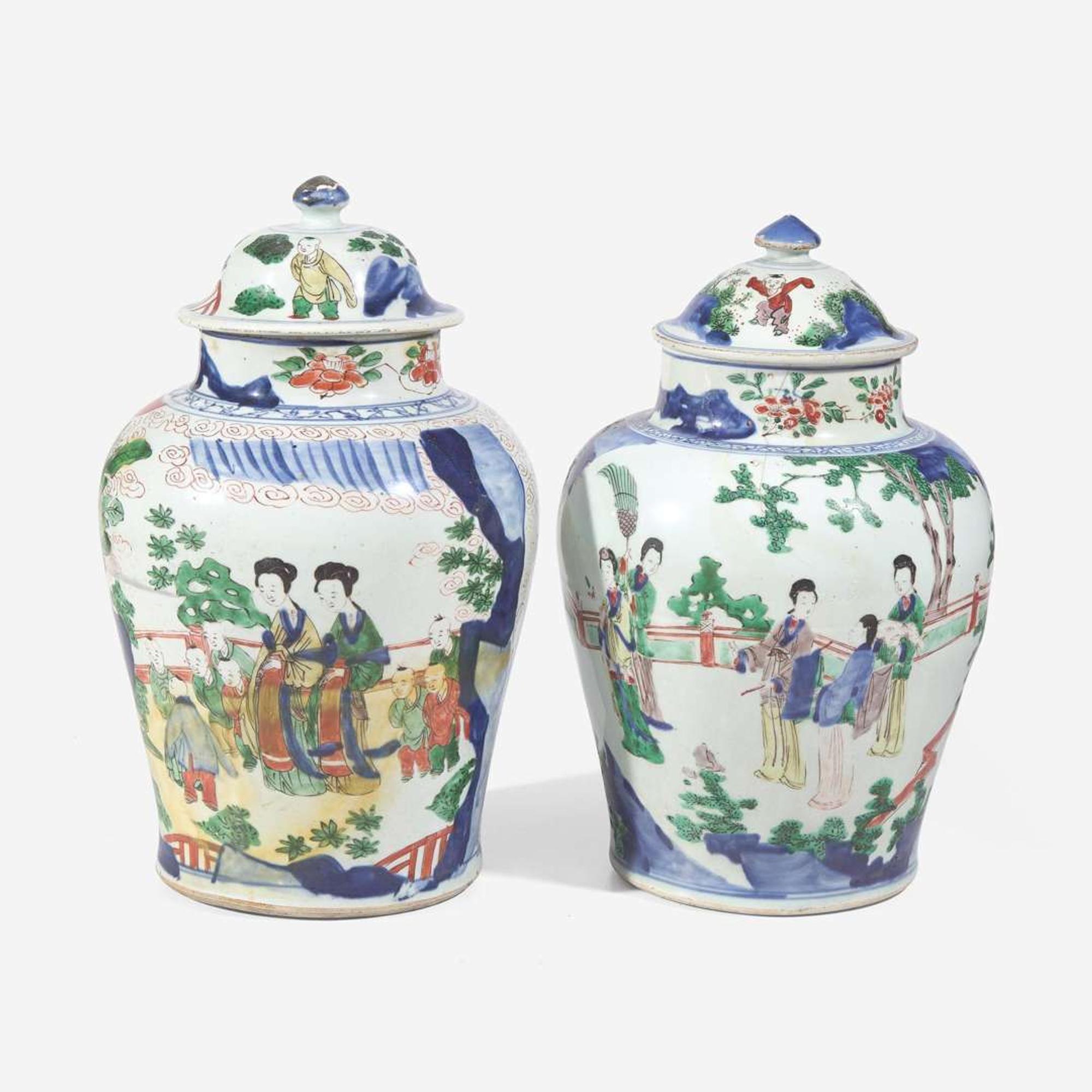Two Chinese wucai-decorated porcelain jars and associated covers 五彩瓷罐两件 17th century ????