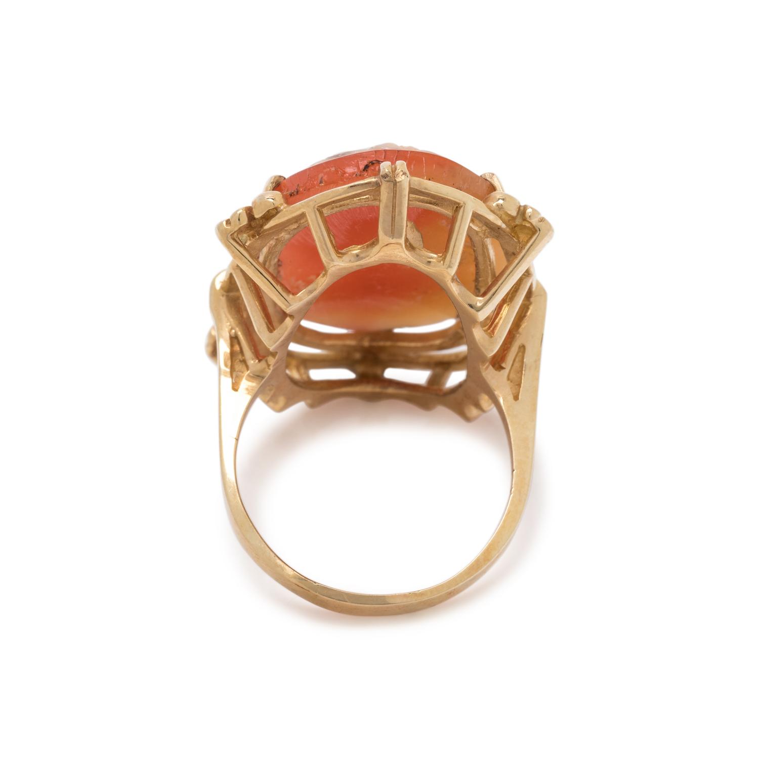 YELLOW GOLD AND CAMEO RING