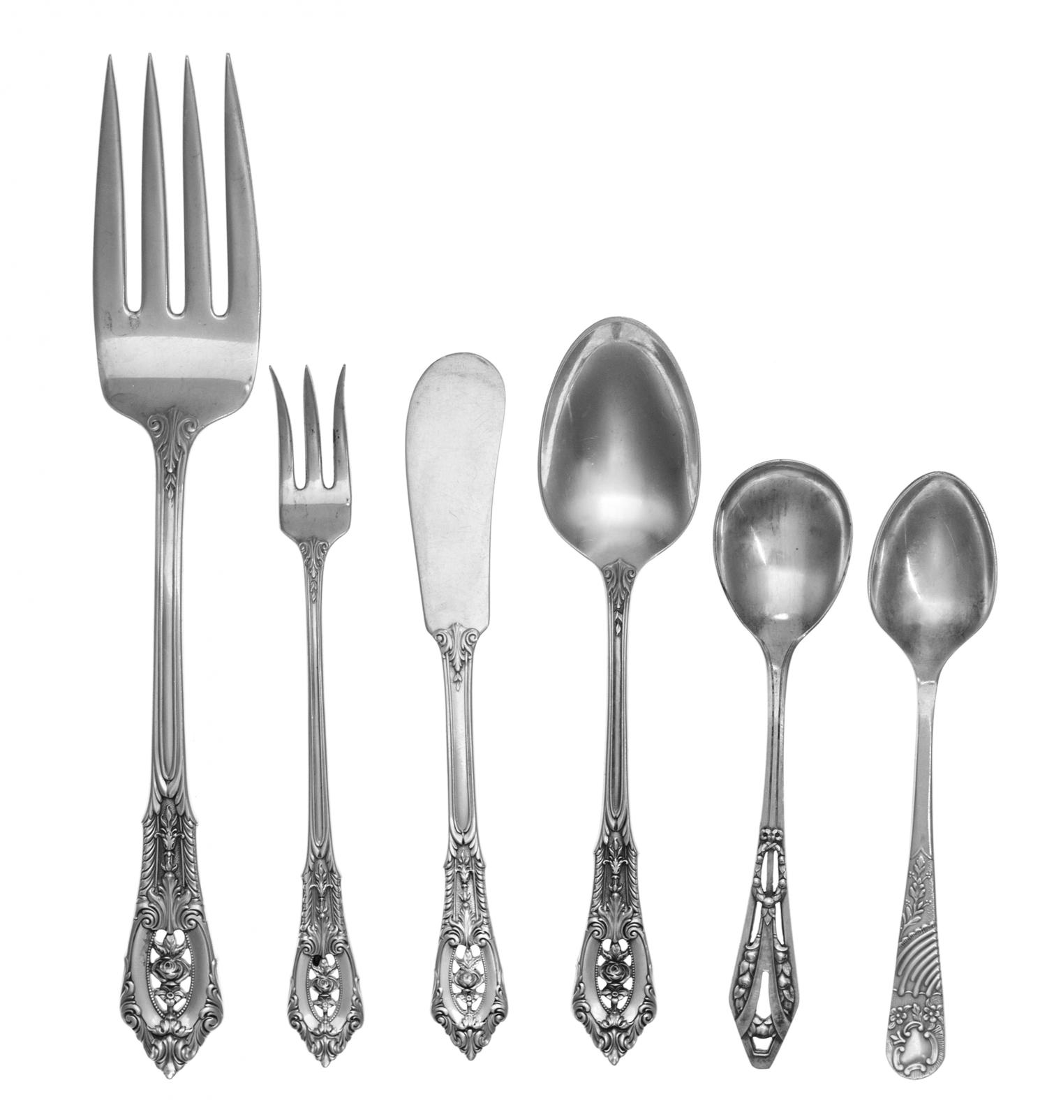 An American Silver Flatware Service, R. Wallace & Sons Mfg. Co., Wallingford, CT, 1934, Rose Point pattern, comprising: 12 dinner forks