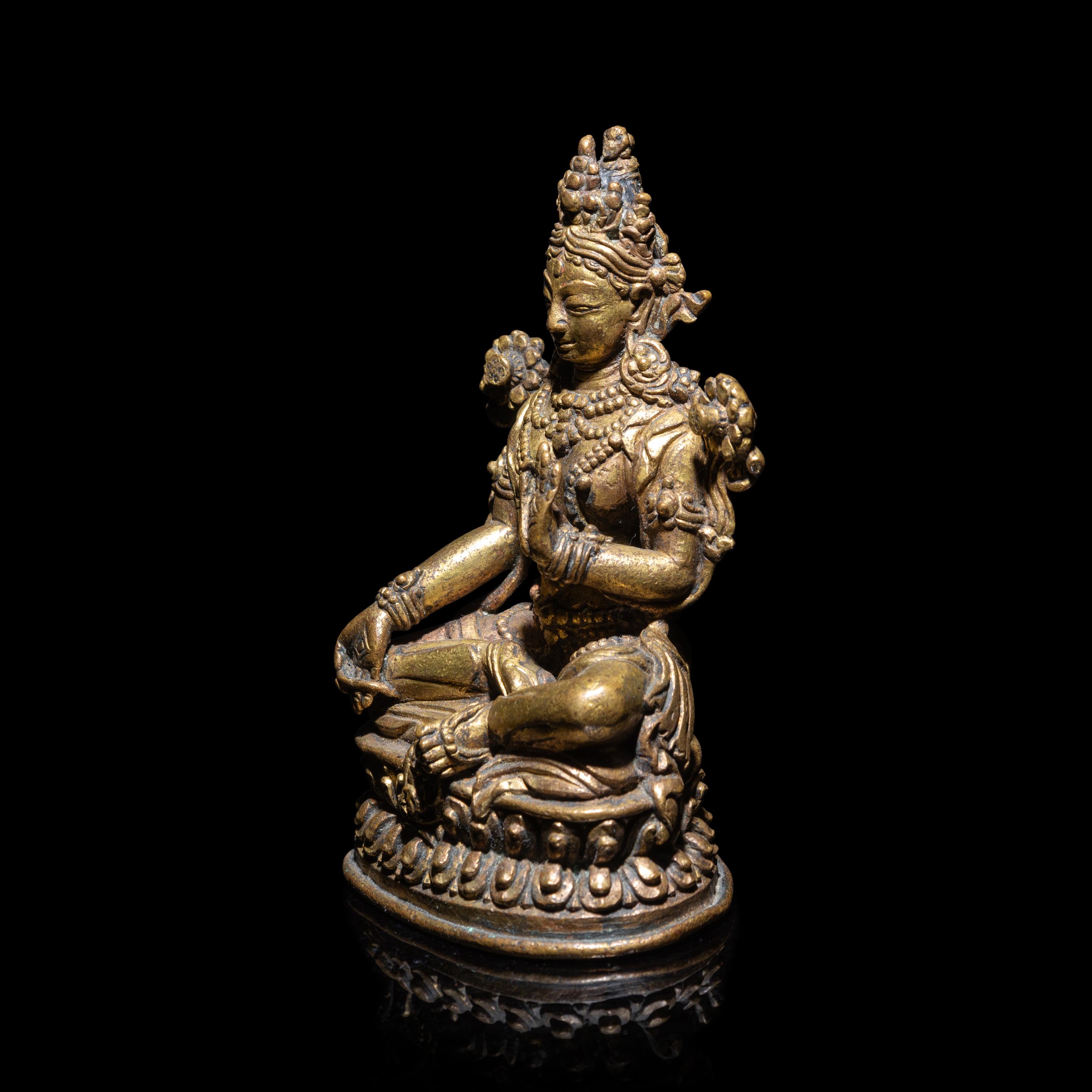 A Tibetan Gilt Bronze Seated Figure of White Tara, 15th/16th Century 十五/十六世紀 西藏銅鎏金白度母像