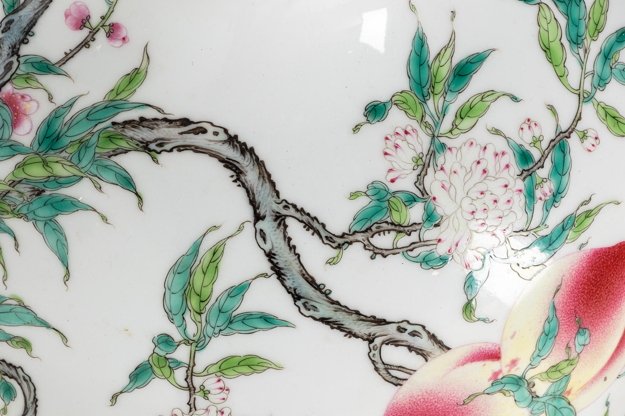 A Chinese Famille Rose Porcelain Globular Vase, Tianqiuping