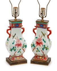 A Pair of Chinese Export Porcelain Vases