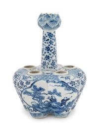 A Chinese Export Blue and White Porcelain Tulip Vase — 19TH CENTURY