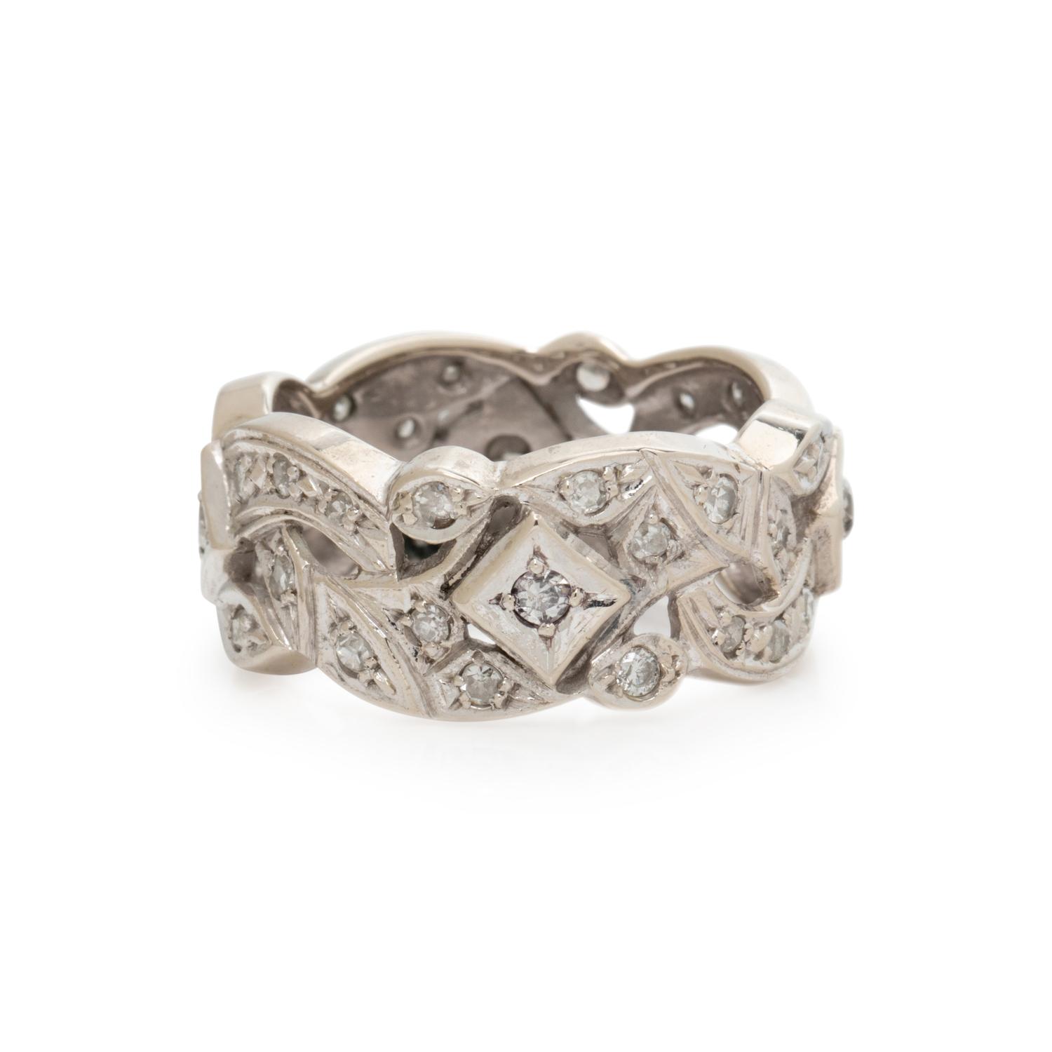 WHITE GOLD AND DIAMOND RING