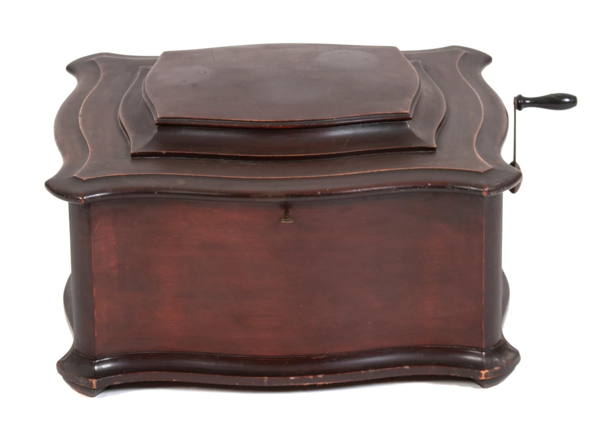 A Regina Mahogany Cased Music Box — LATE 19TH/EARLY 20TH CENTURY
