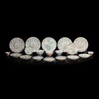 Nineteen Chinese Famille Rose Porcelain Dishes and Bowls, Late 19th-20th Century — 晚清-民國 粉彩瓷器一組十九件