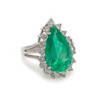 EMERALD AND DIAMOND RING