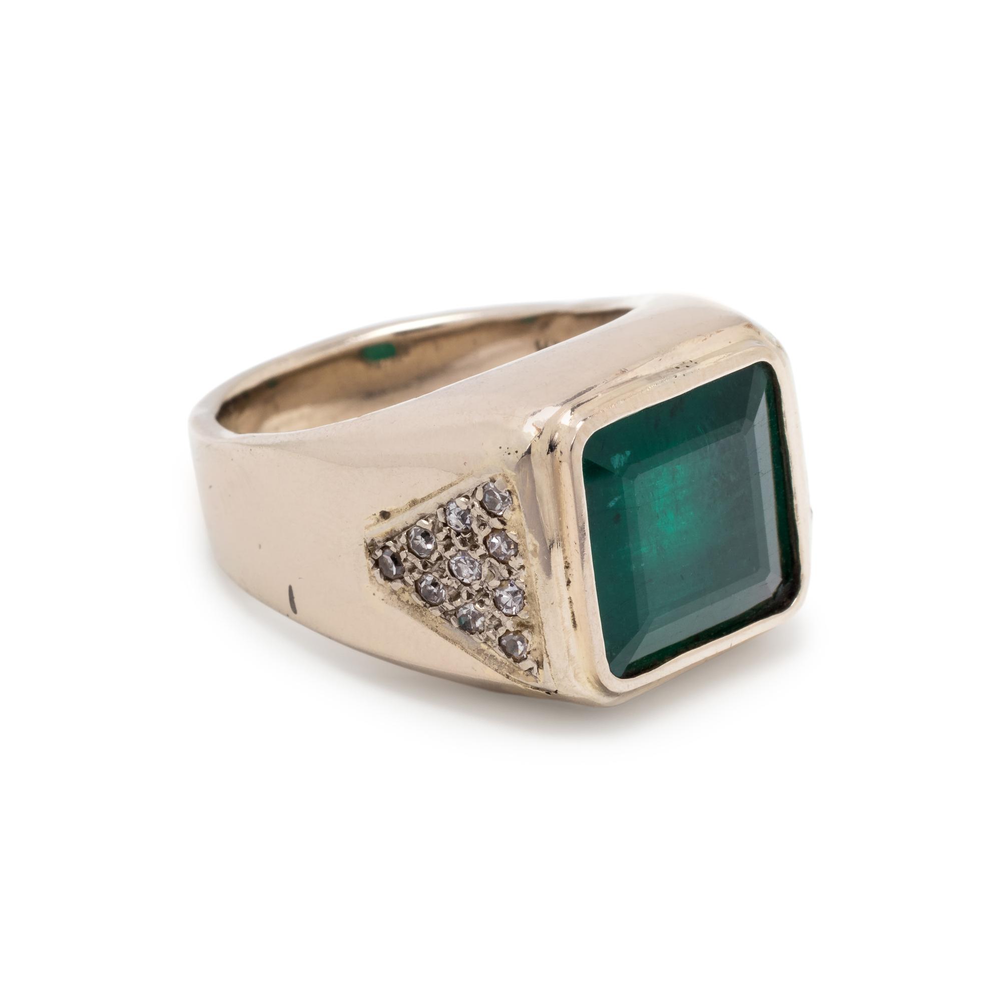 EMERALD AND DIAMOND RING
