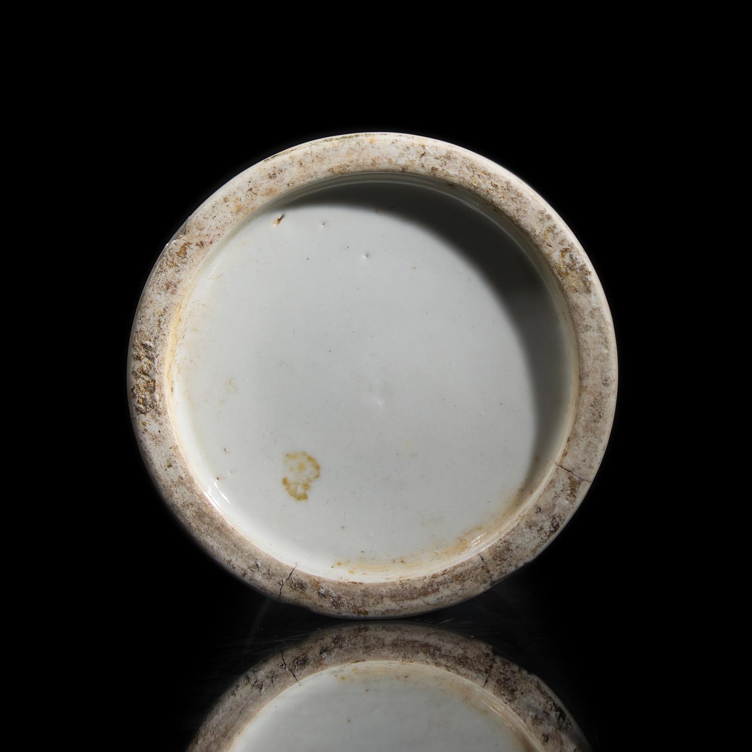 A Chinese Famile Rose "Wushuangpu" Hat Stand, Mid 19th Century 清中晚期 粉彩無雙譜帽筒一件