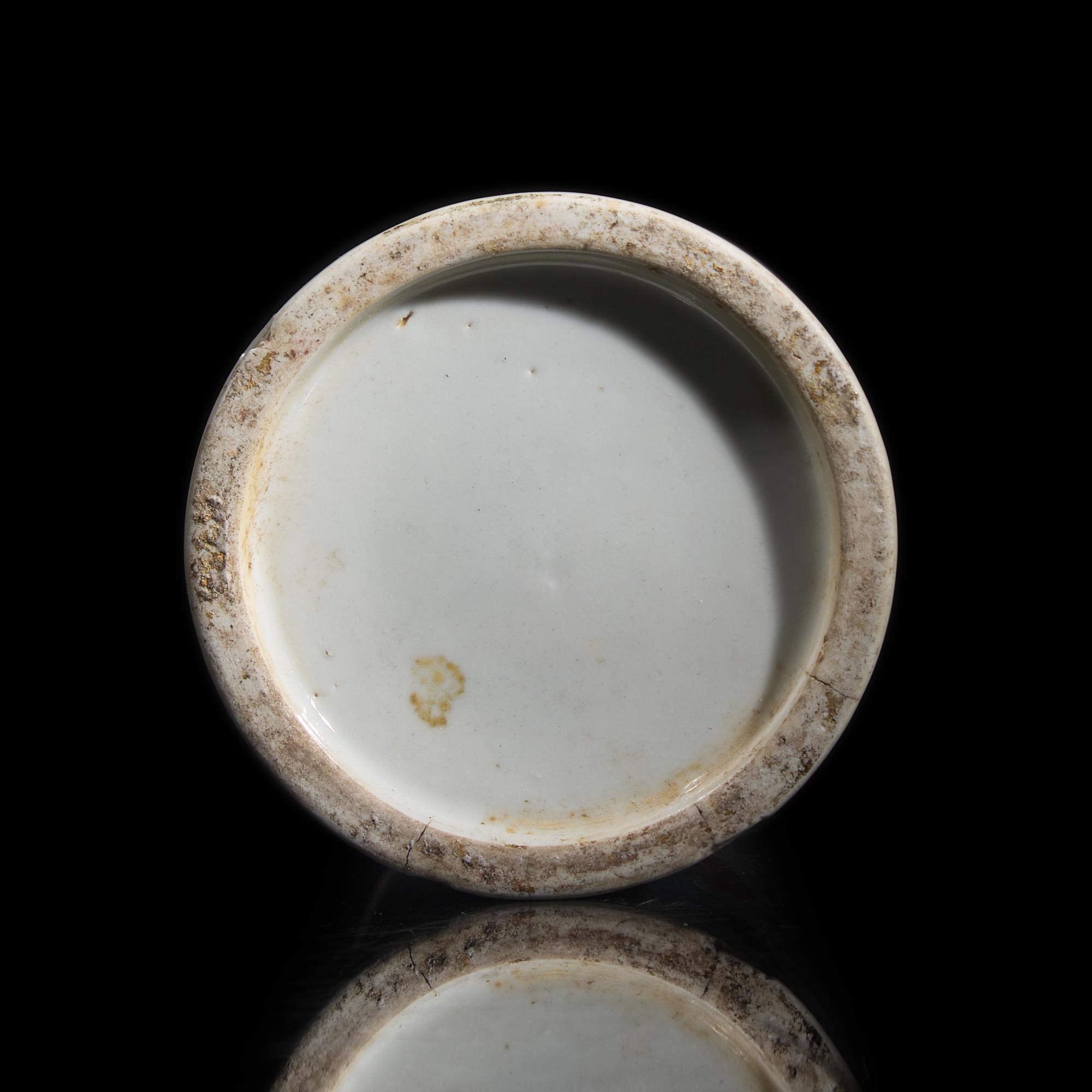 A Chinese Famile Rose "Wushuangpu" Hat Stand, Mid 19th Century 清中晚期 粉彩無雙譜帽筒一件