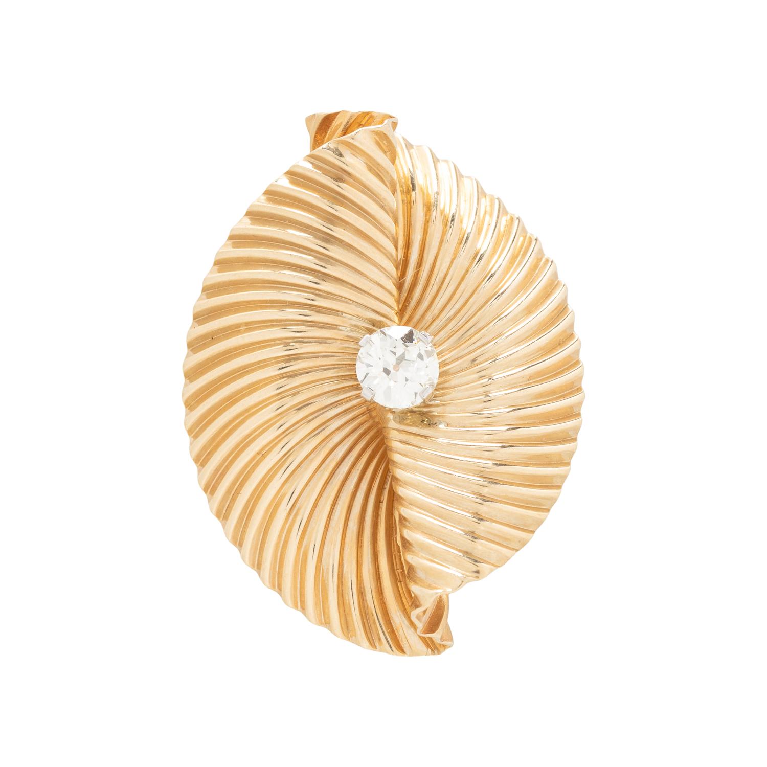 YELLOW GOLD AND DIAMOND BROOCH