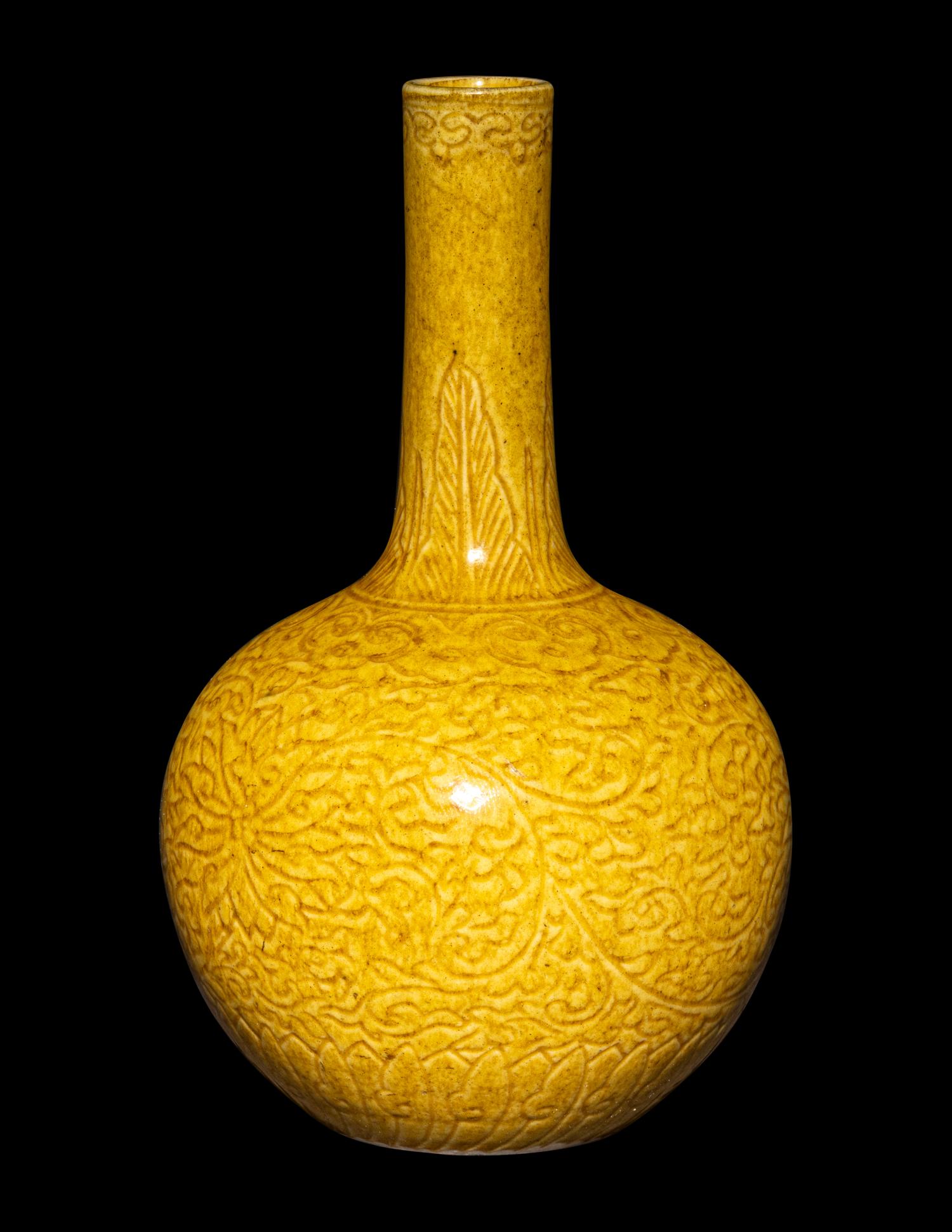 Two Chinese Monochrome Glazed Porcelain Wares, 19th-20th Century 晚清/民國 豇豆紅水呈及黃釉暗刻卷草紋賞瓶