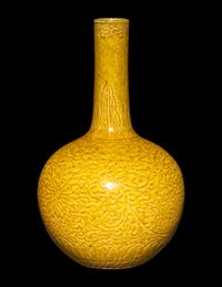 Two Chinese Monochrome Glazed Porcelain Wares, 19th-20th Century 晚清/民國 豇豆紅水呈及黃釉暗刻卷草紋賞瓶