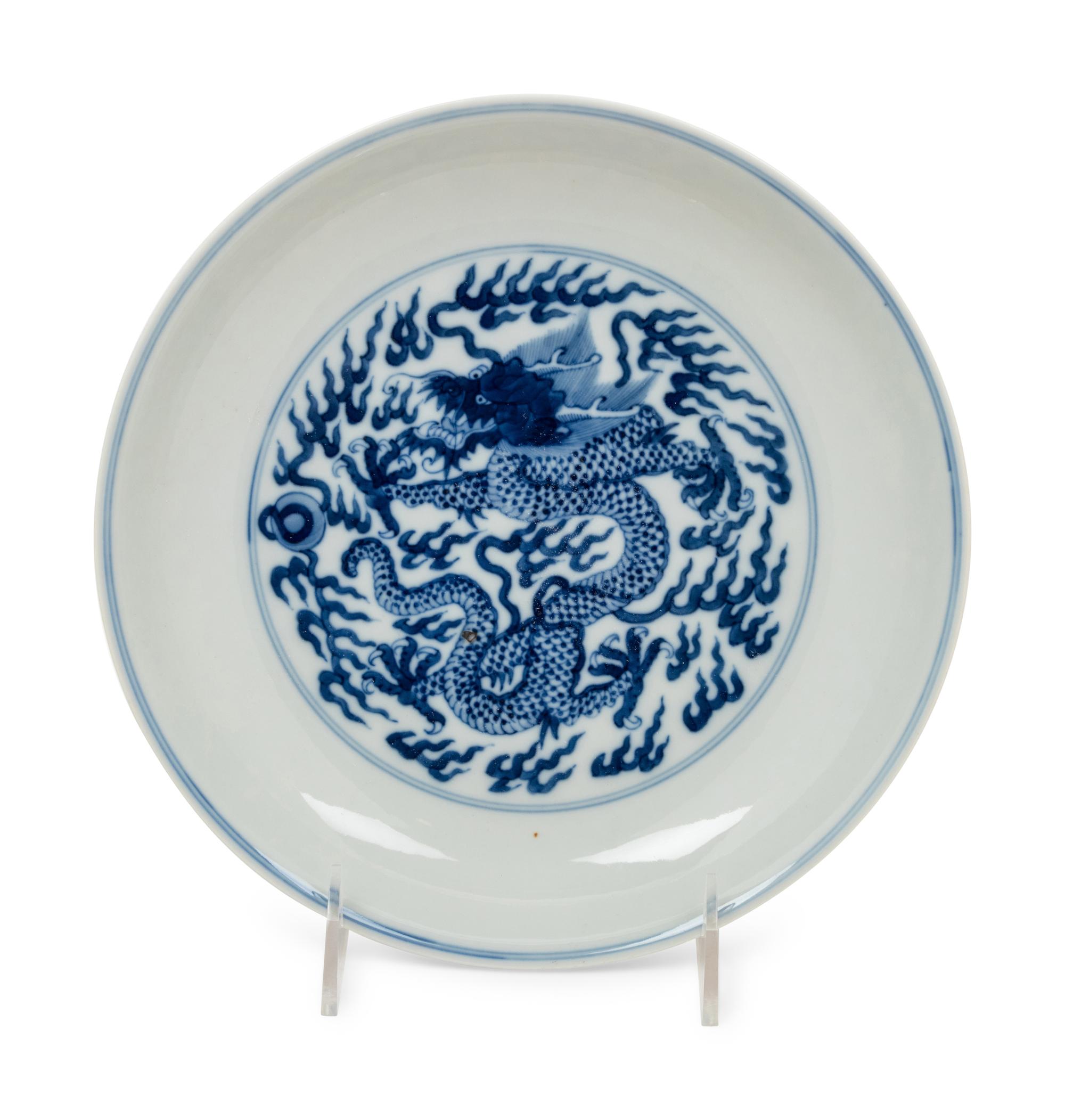 A Blue and White Porcelain 'Dragon' Dish
