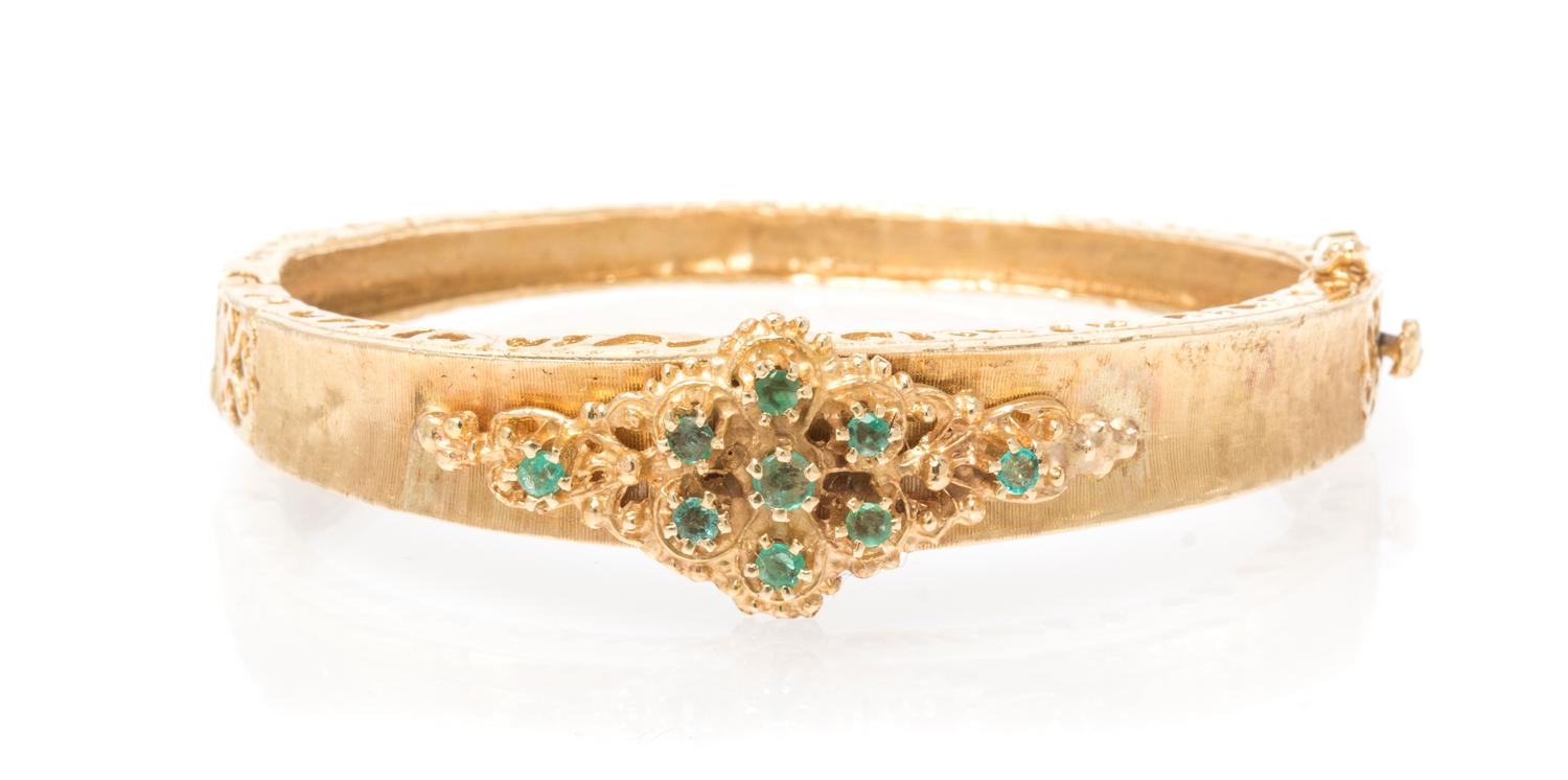 A 14 Karat Yellow Gold and Emerald Bangle Bracelet, 13.10 dwts.