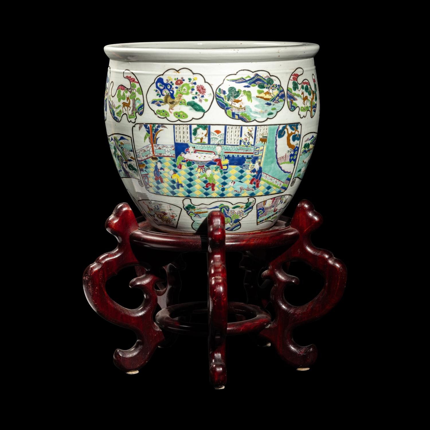 A Chinese Famille Rose Porcelain Fish Bowl, Late 19th-Early 20th Century 清晚期 粉彩開光人物故事博古圖大畫缸