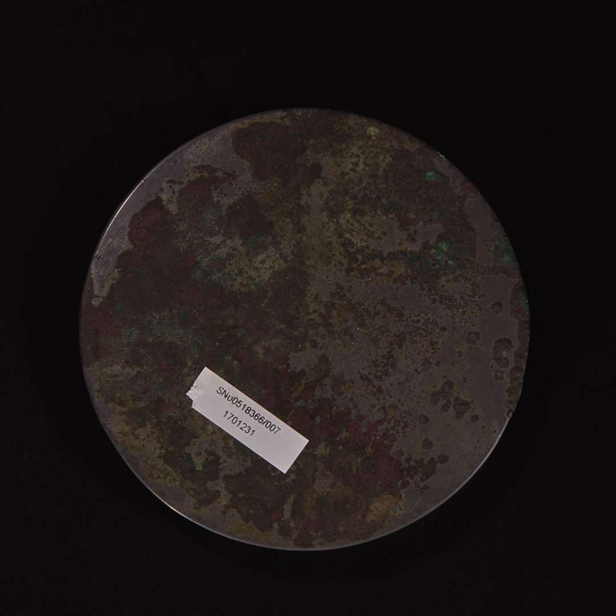 An unusual Chinese "Beast and Grapes" bronze mirror 海兽葡萄纹铜镜 Tang dynasty ?