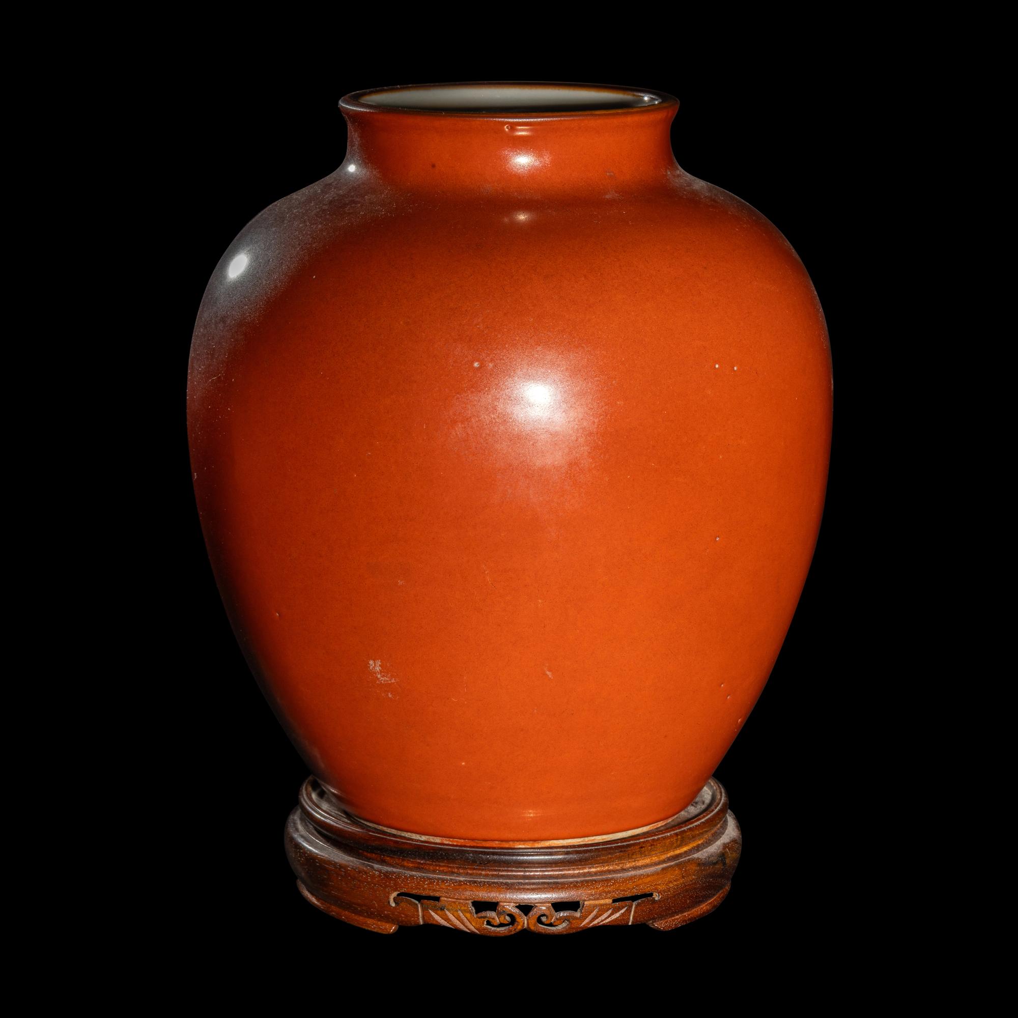 A Chinese Coral-Red Glazed Porcelain Jar, 19th/Early 20th Century 晚清/民國 珊瑚紅釉罐