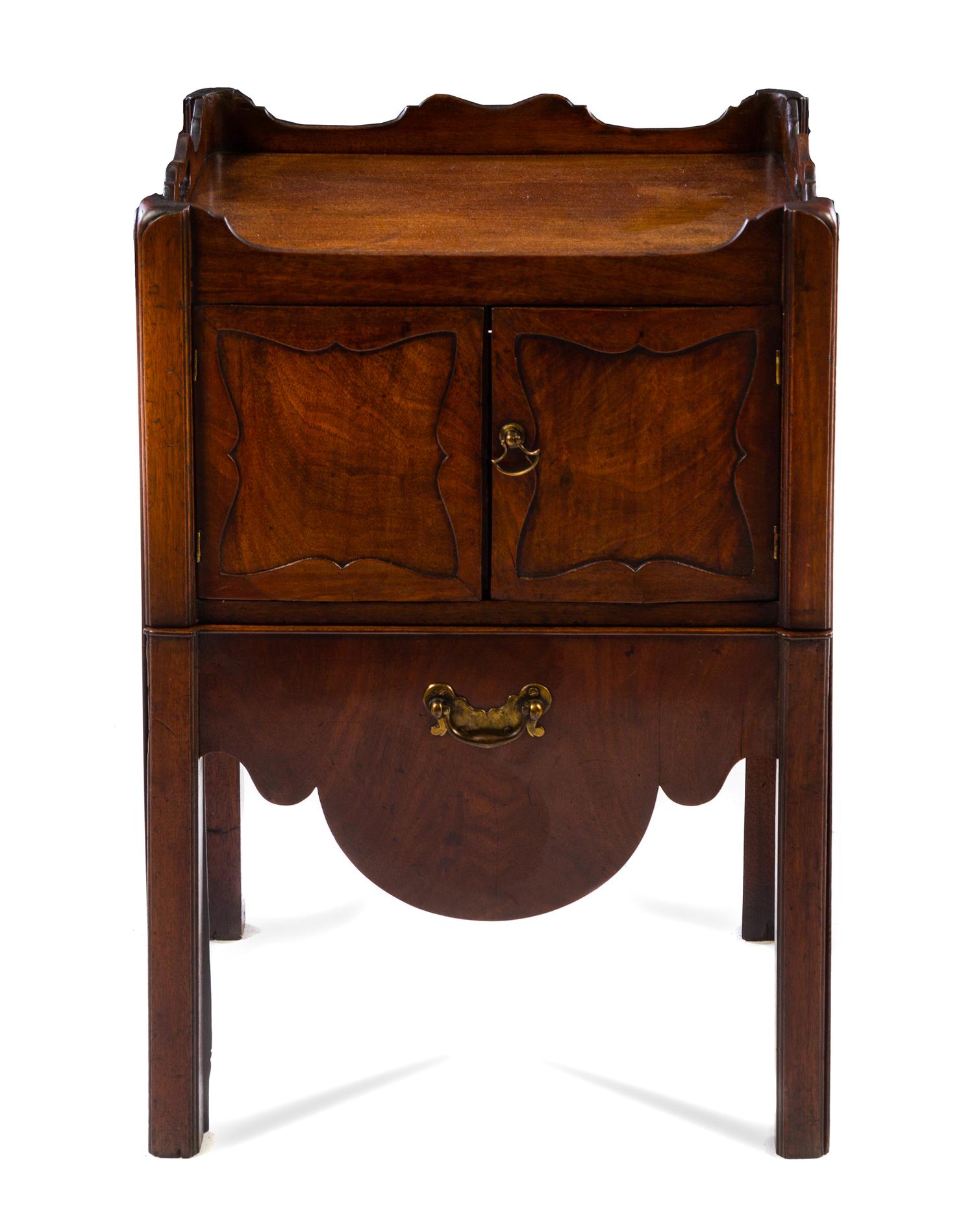 A George III Mahogany Commode Cabinet Height 29 3/4 x width 20 3/4 x depth 16 3/4 inches. — 18TH/19TH CENTURY