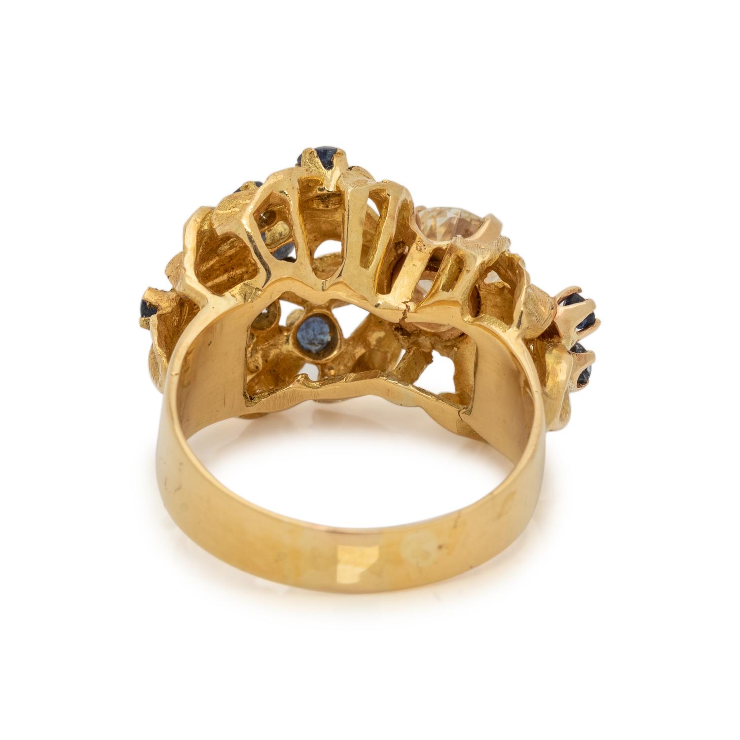 YELLOW GOLD, DIAMOND AND SAPPHIRE RING