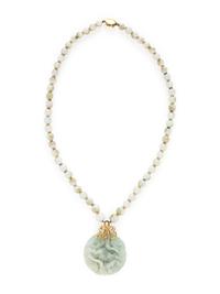 YELLOW GOLD, DIAMOND, AND JADEITE PENDANT NECKLACE