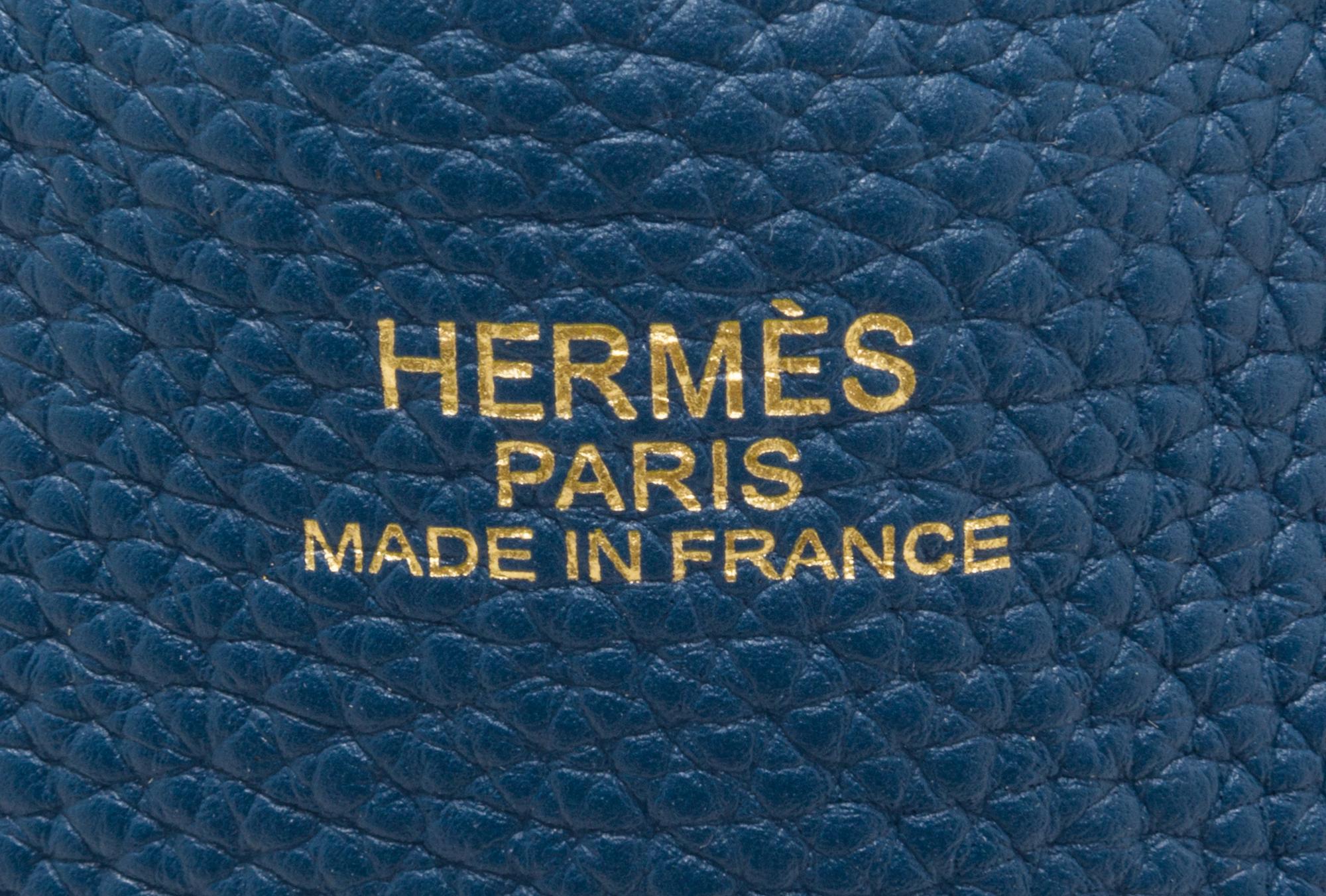 An Hermes Blanc/Bleu 45cm Taurillon Clemence Double Sens Tote, 17.5" x 15.5" x 5".