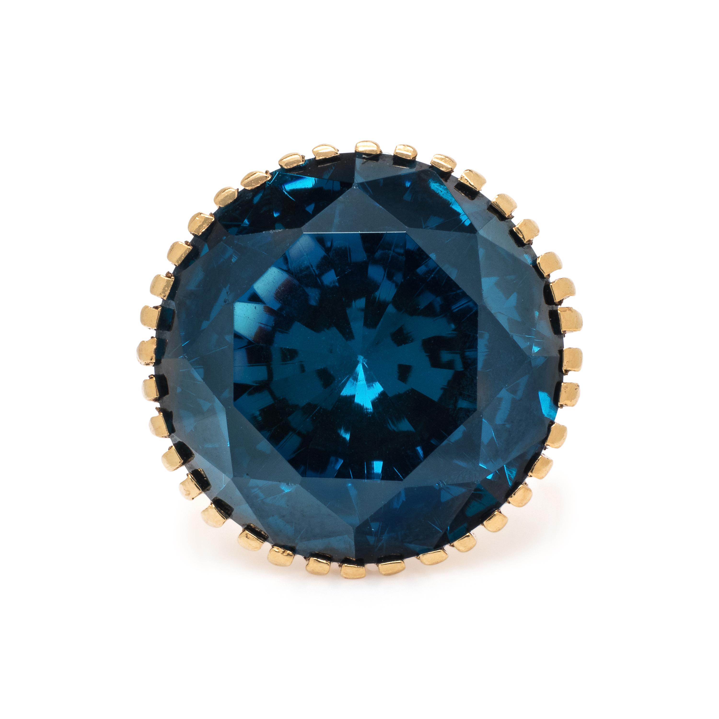 YELLOW GOLD AND SYNTHETIC SPINEL RING