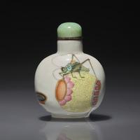A Chinese Famille Rose Enameled "Crickets" Snuff Bottle, Qing Dynasty, Daoguang Period, Circa 1821-1850 — 1821-1850年 粉彩蟈蟈圖鼻煙壺