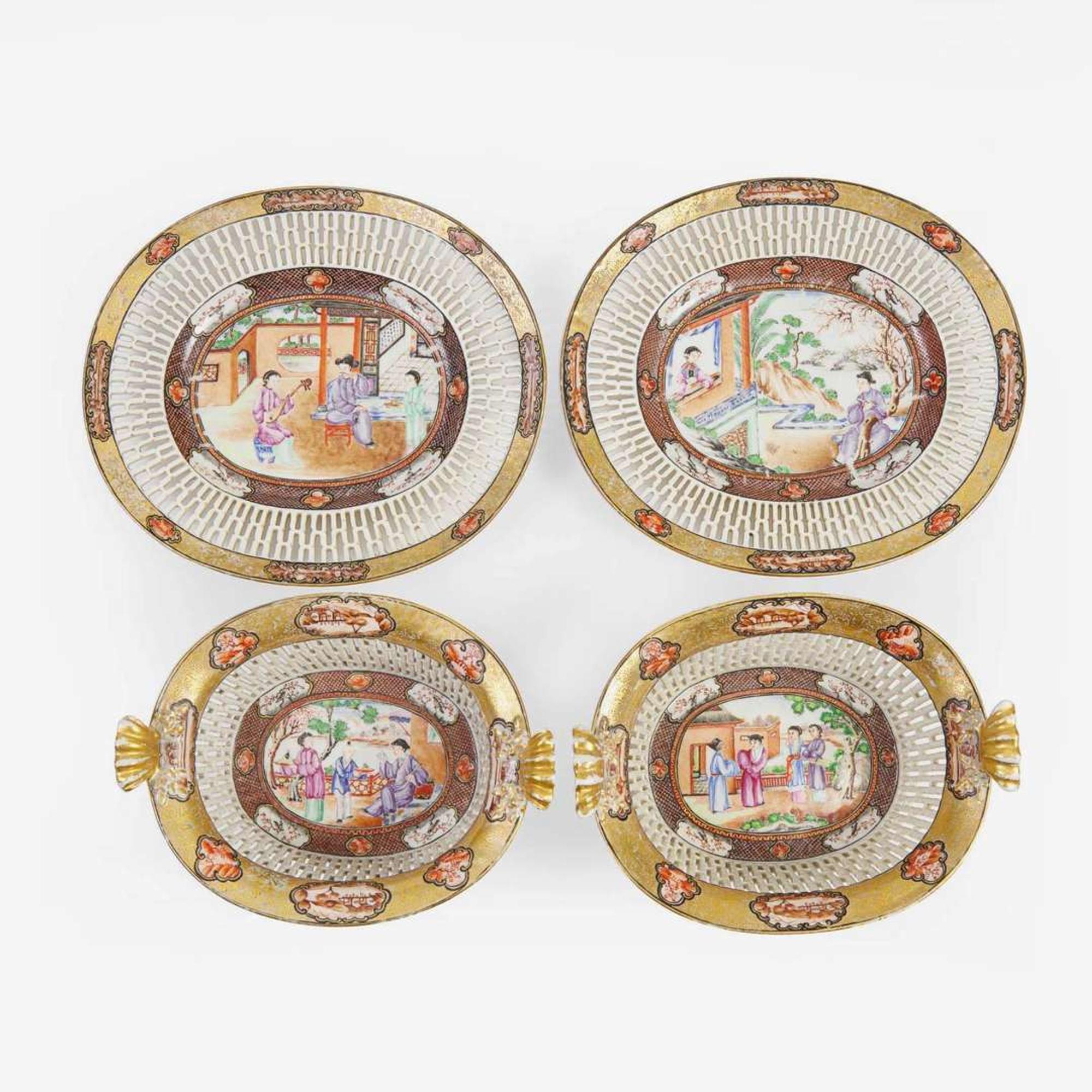 A pair of “Rockefeller” pattern Chinese export porcelain pierced baskets and stands 出口瓷篮与底座一对 Circa ? 1805