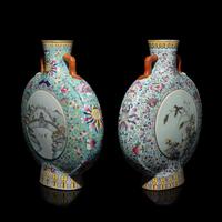 An Associate Pair of Chinese Famille Rose Porcelain Moon Flasks, 20th Century 近代 松石地粉彩抱月瓶一對