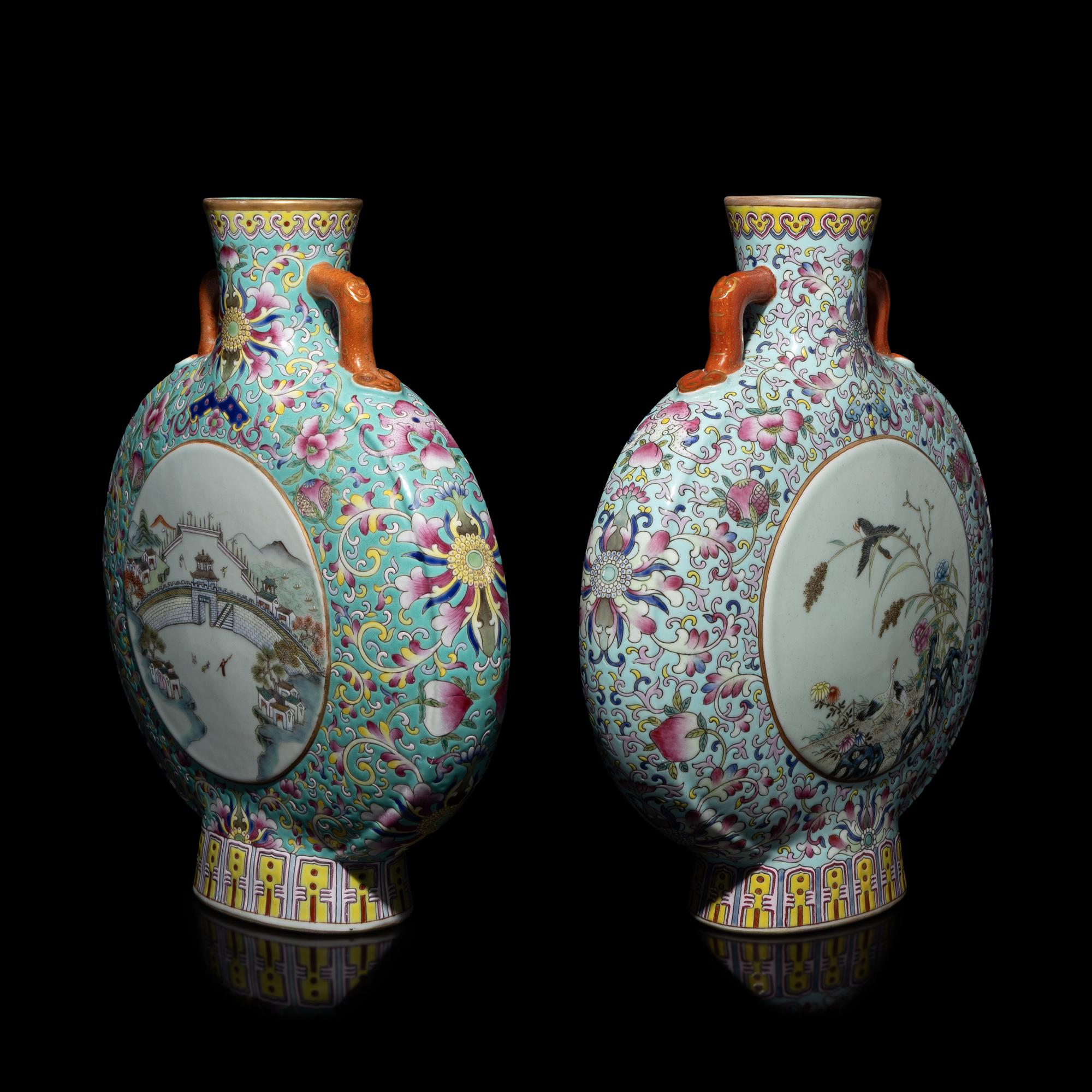 An Associate Pair of Chinese Famille Rose Porcelain Moon Flasks, 20th Century 近代 松石地粉彩抱月瓶一對