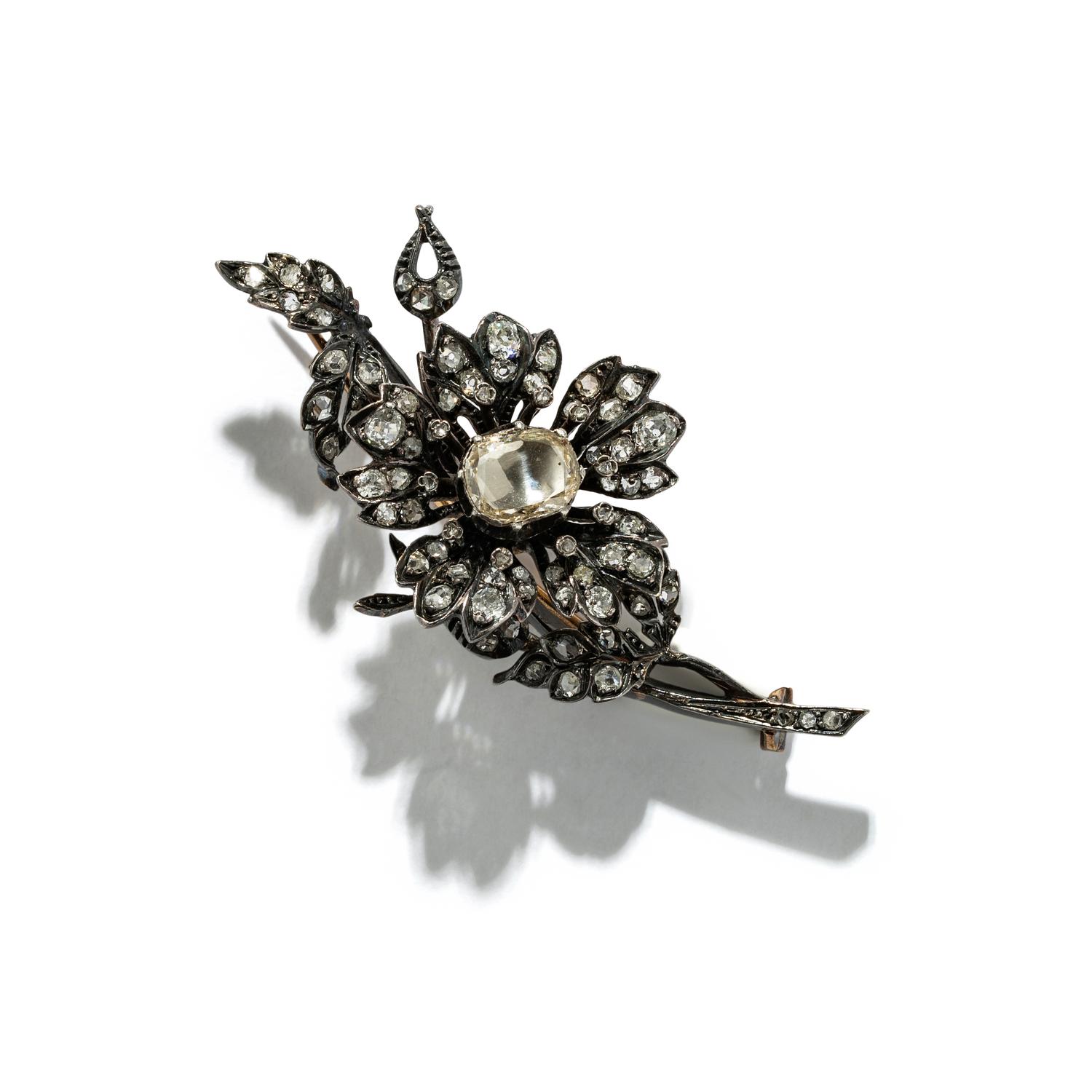 FRENCH, SILVER-TOPPED GOLD AND DIAMOND 'EN TREMBLANT' BROOCH