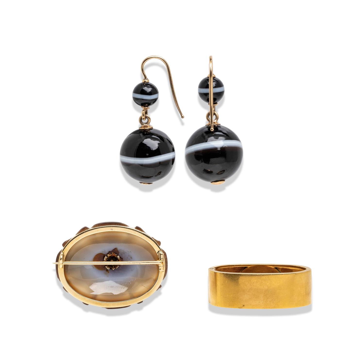 VICTORIAN, COLLECTION OF BANDED AGATE AND YELLOW GOLD JEWELRY