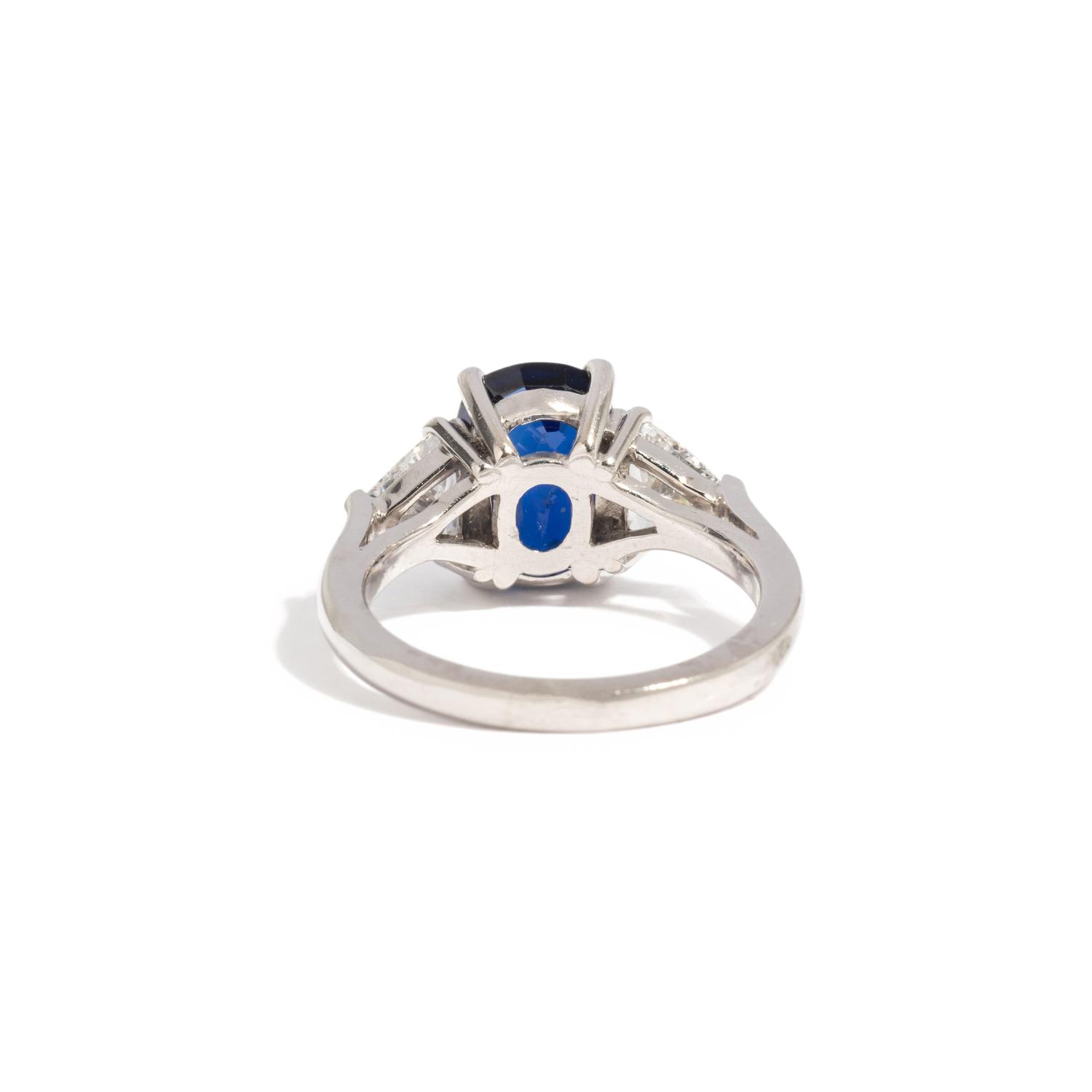 SAPPHIRE AND DIAMOND RING