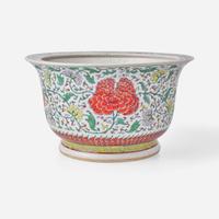 A large Chinese doucai-decorated jardinière 鬥彩大花盆 18th/19th century ???????