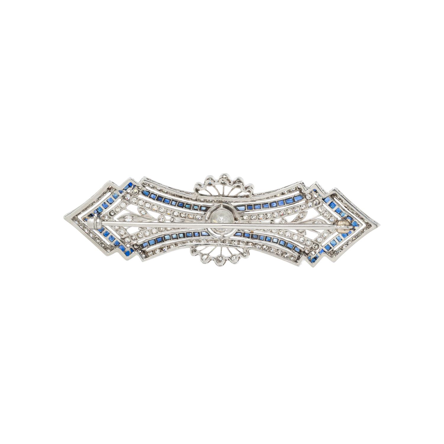 ART DECO, DIAMOND, SAPPHIRE, AND PLATINUM BROOCH