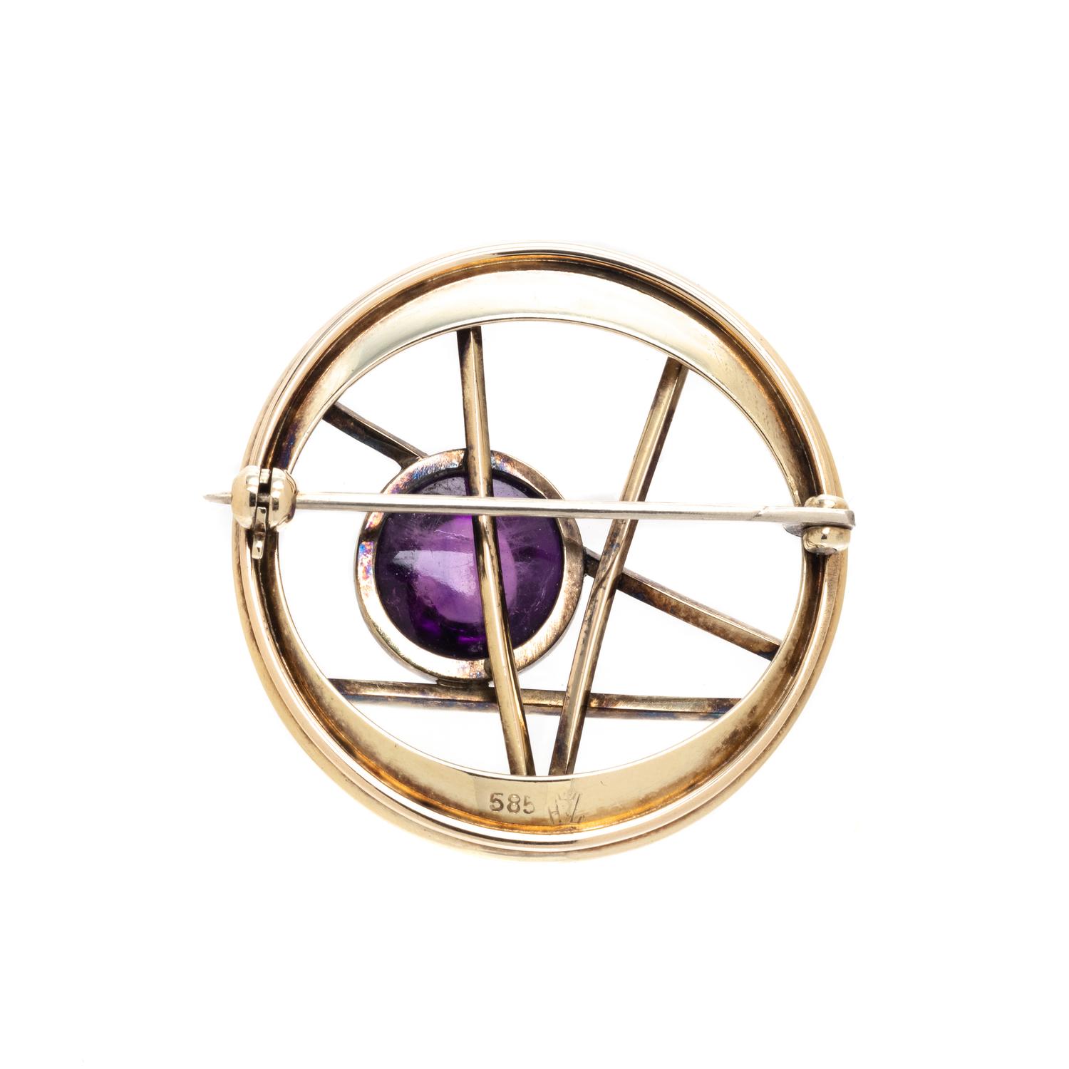 MODERNIST, YELLOW GOLD AND AMETHYST BROOCH
