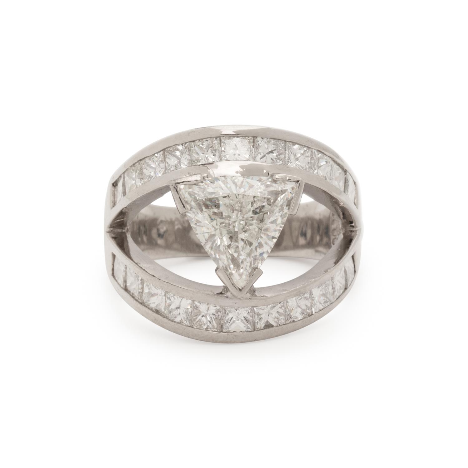 TRIANGULAR DIAMOND RING