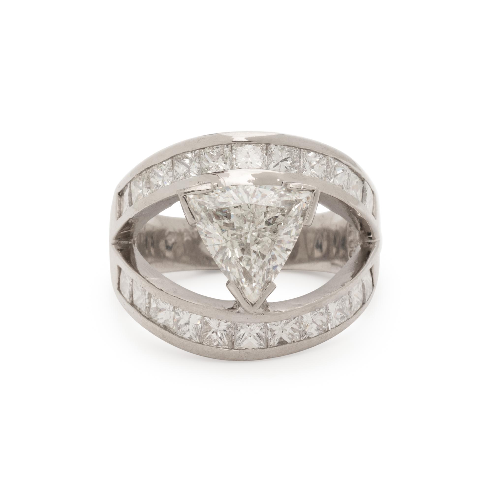 TRIANGULAR DIAMOND RING